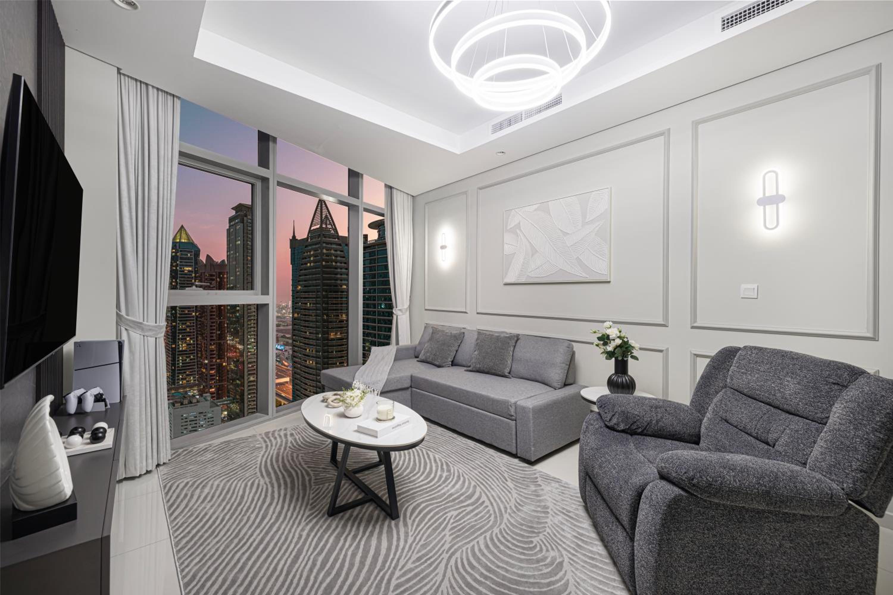 Paramount Midtown by Luxe Living