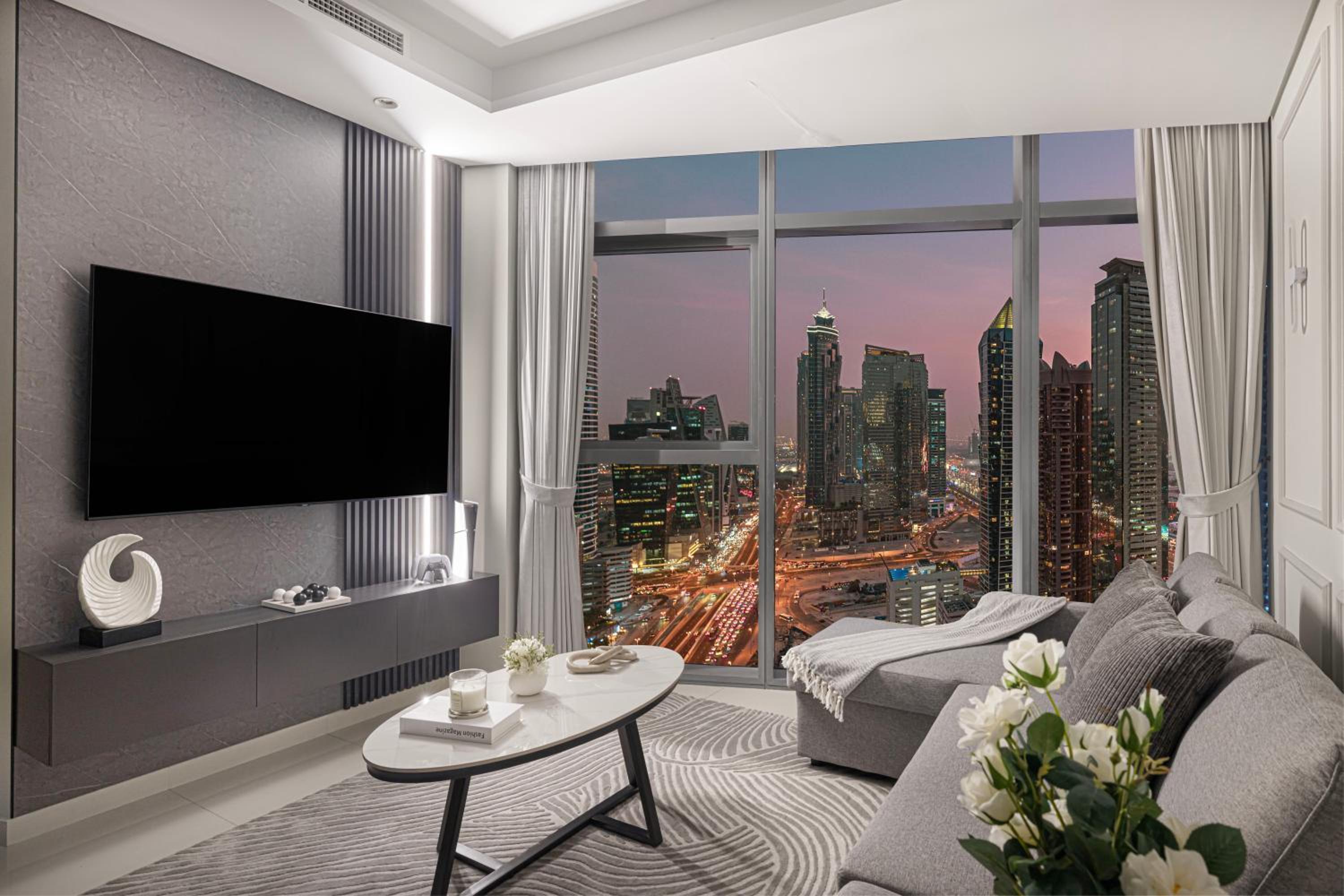 Paramount Midtown by Luxe Living