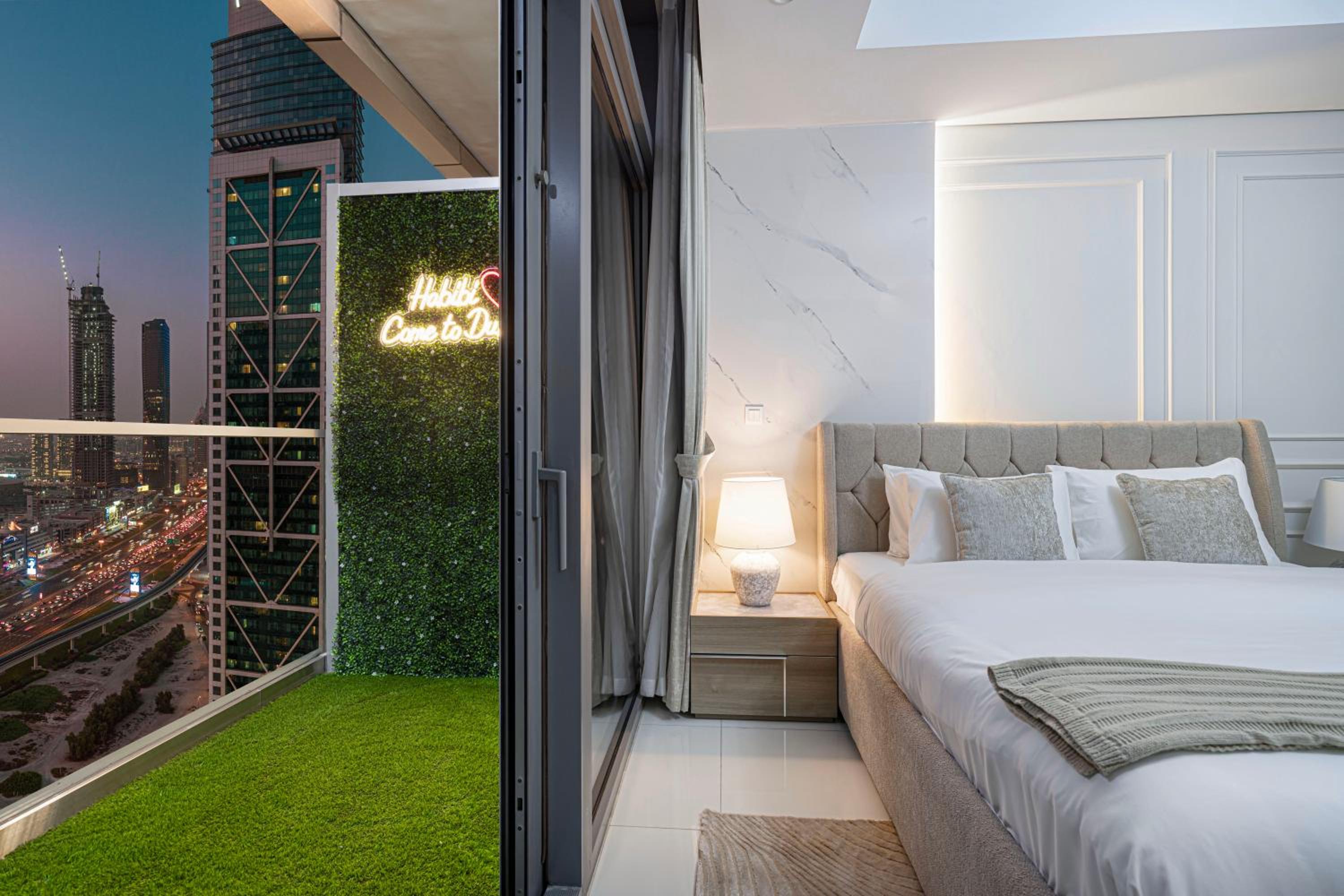Paramount Midtown by Luxe Living