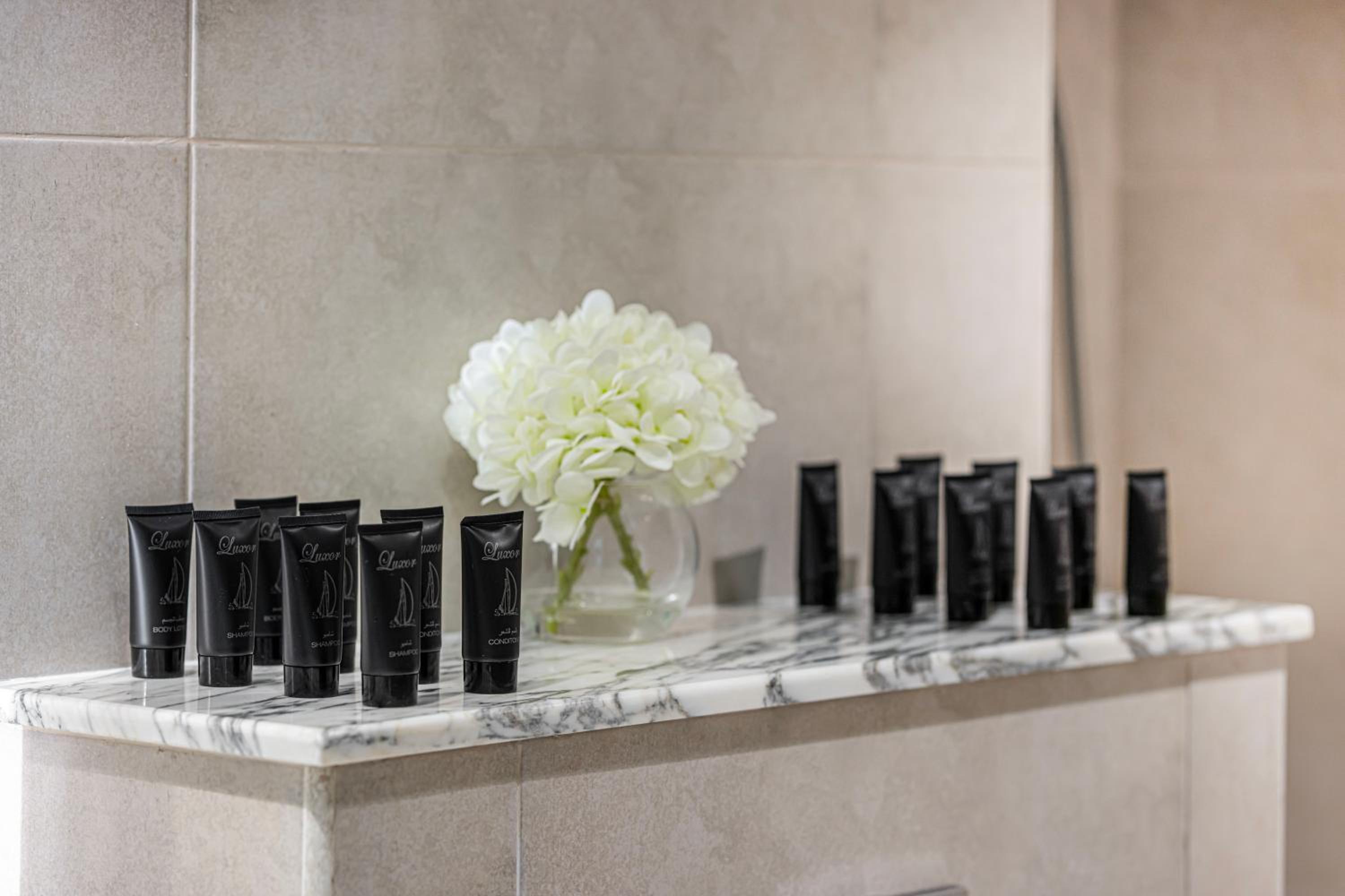 Paramount Midtown by Luxe Living