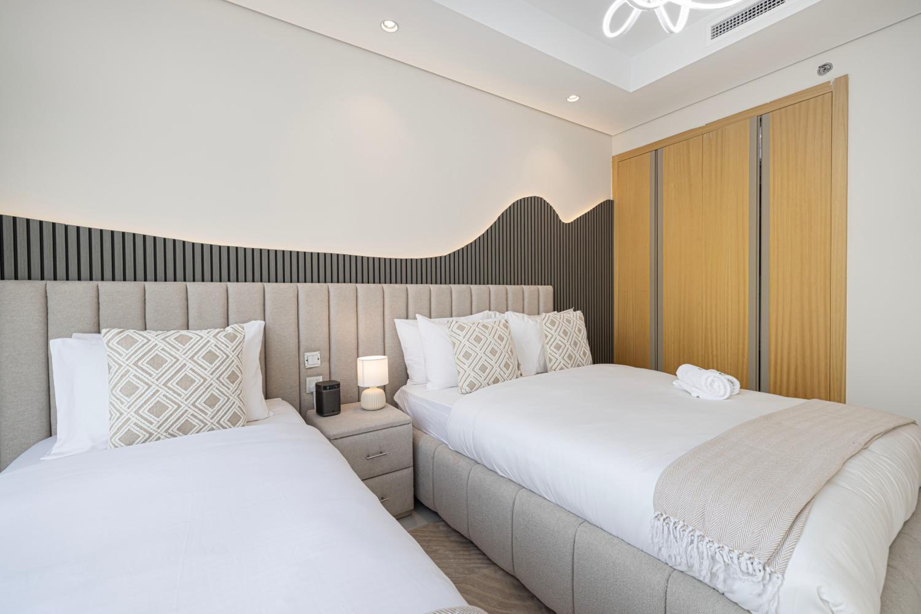 Paramount Midtown by Luxe Living