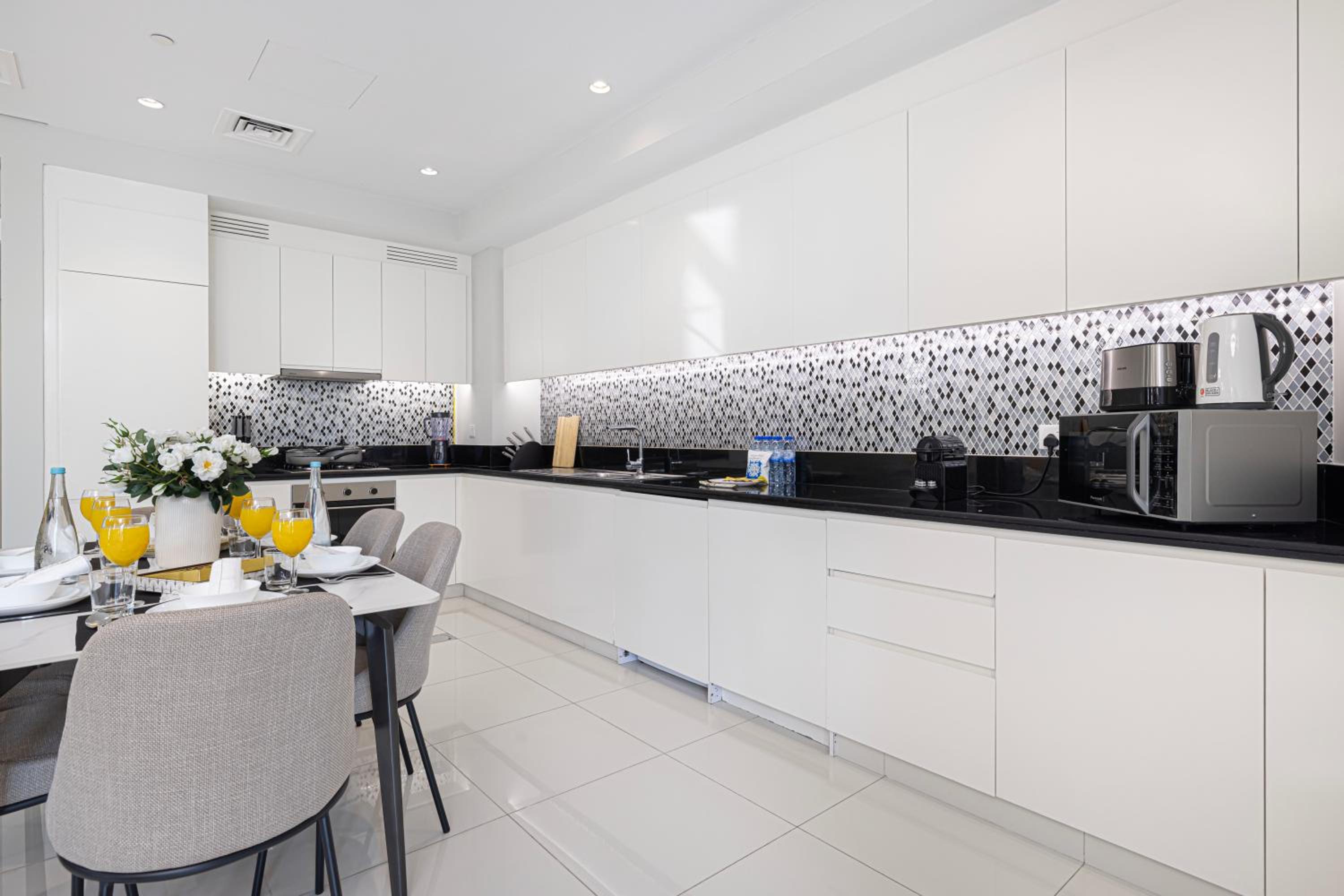 Paramount Midtown by Luxe Living