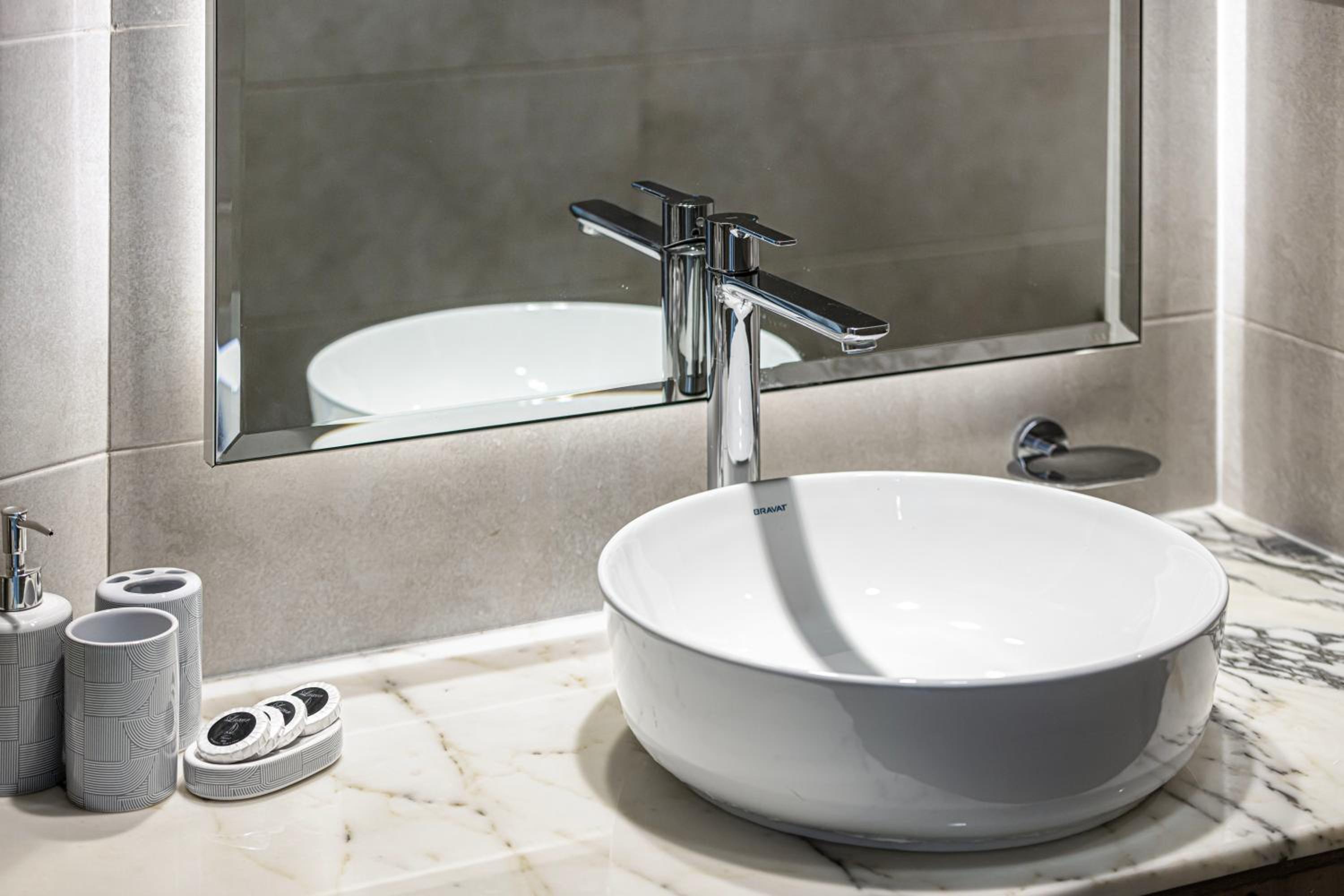 Paramount Midtown by Luxe Living
