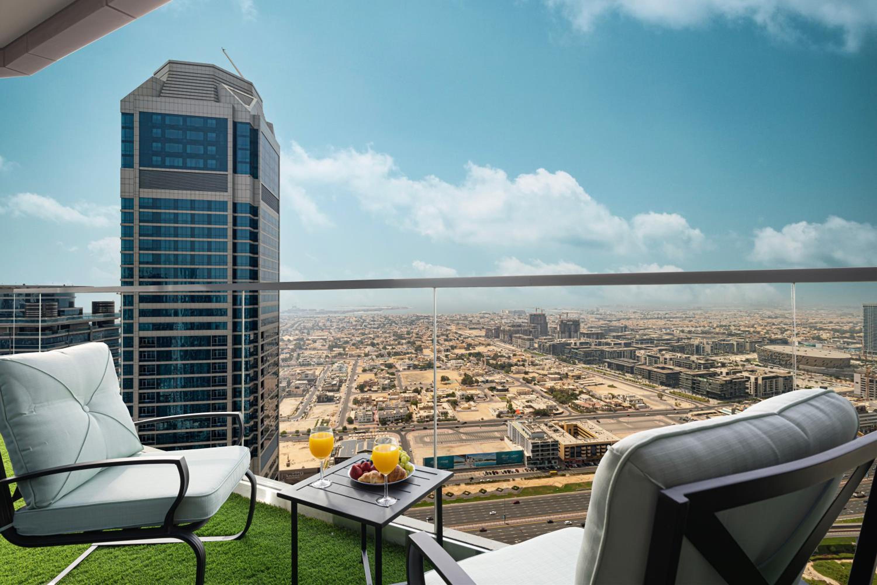 Paramount Midtown by Luxe Living