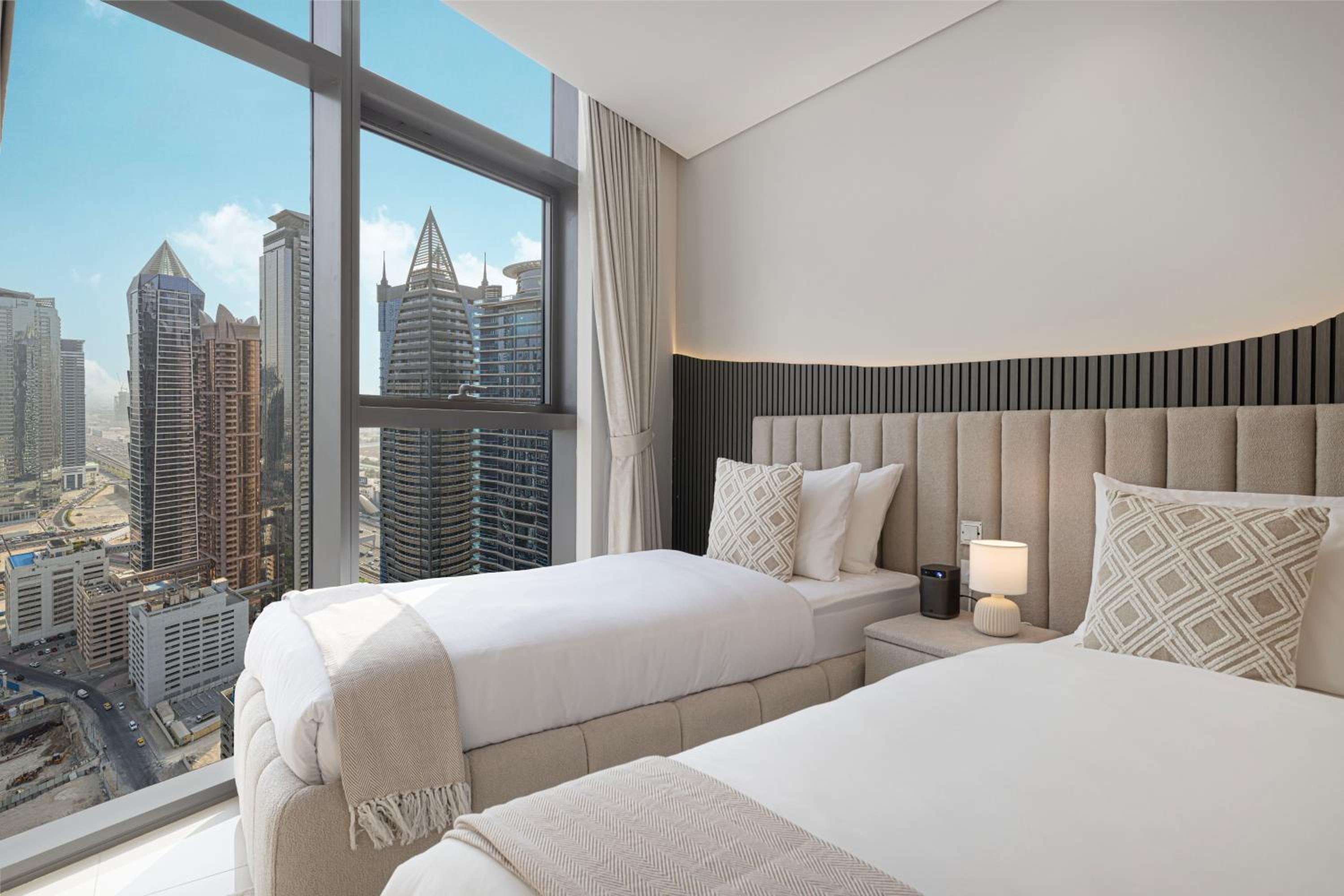 Paramount Midtown by Luxe Living