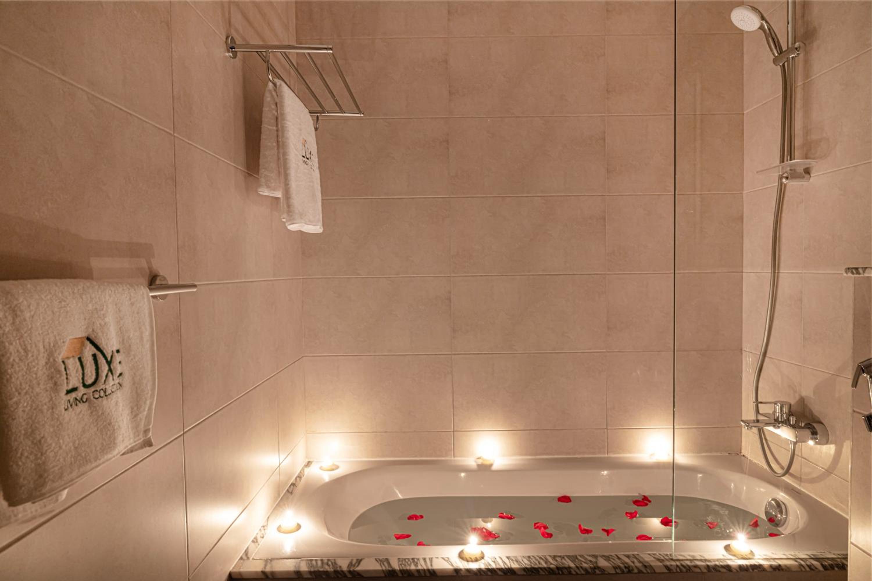 Paramount Midtown by Luxe Living