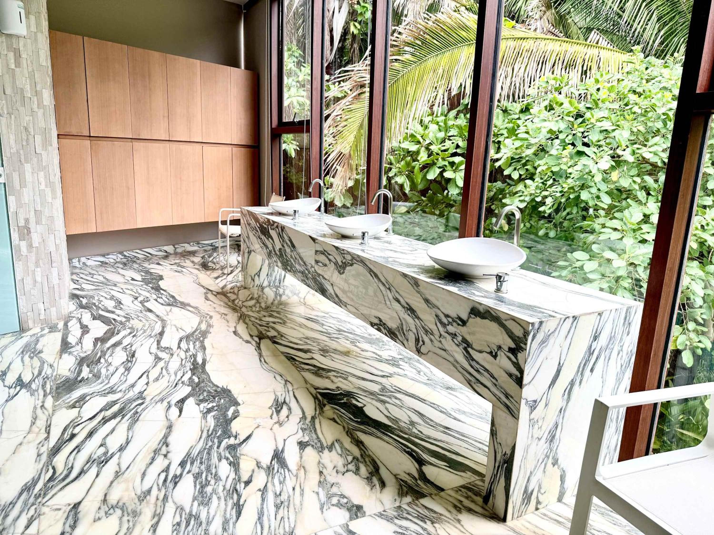 Bolongo 3BR your exclusive oceanfront escape