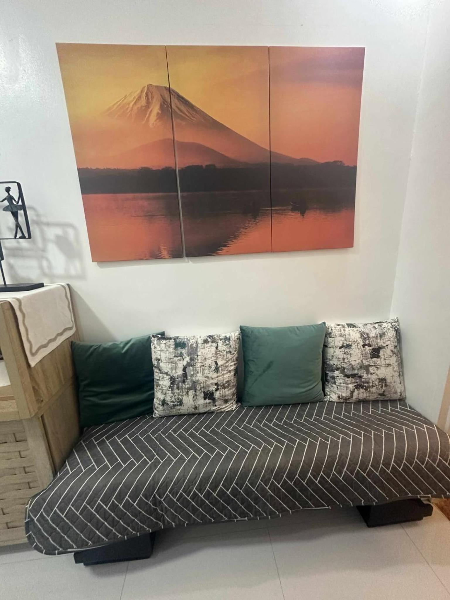 MisyEdz Homes Clark Dau Good for 2 Loft