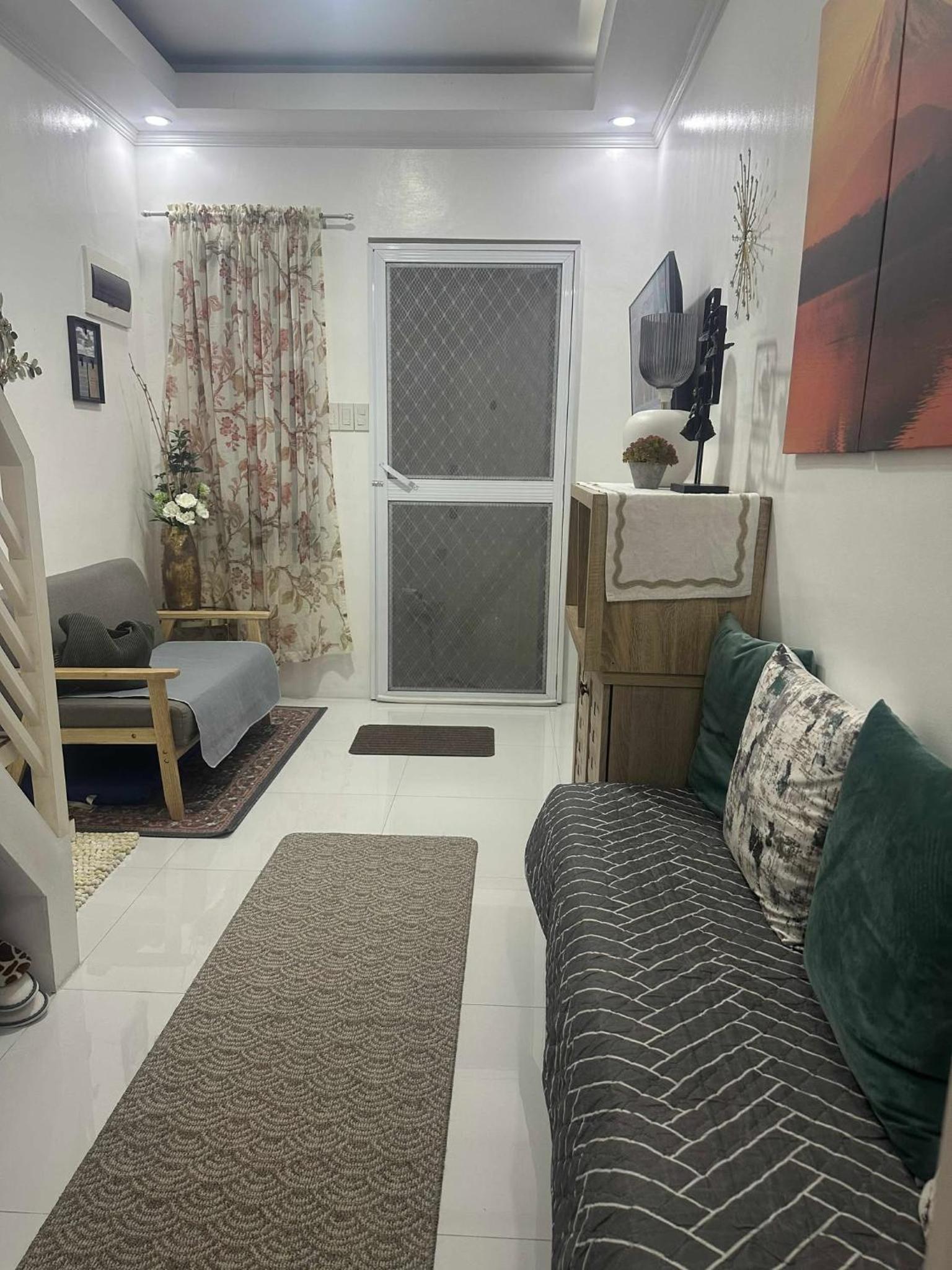 MisyEdz Homes Clark Dau Good for 2 Loft