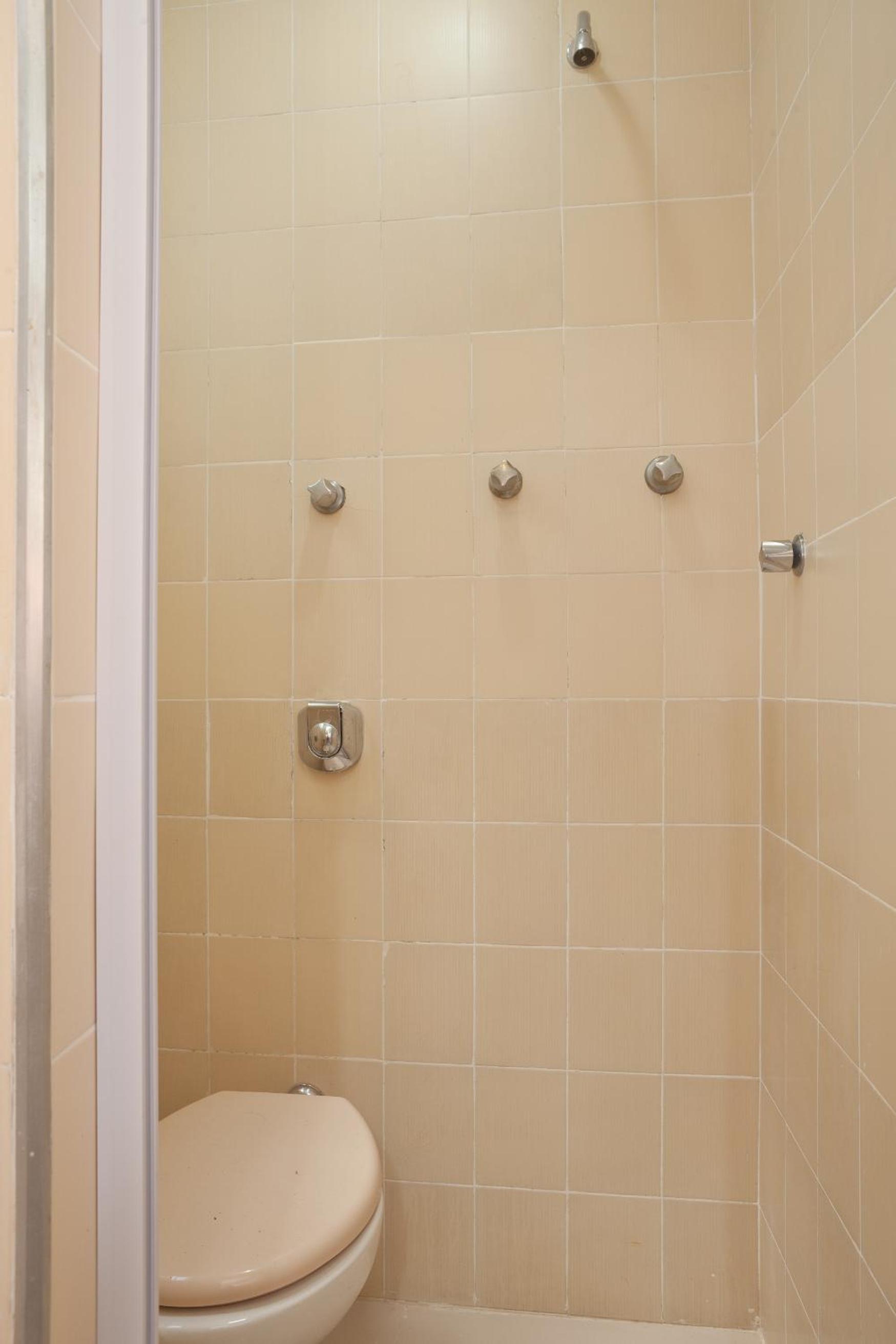 Apartamento completo na praia de Copacabana 02 Quartos com vista lateral mar em andar alto, ar, wifi , netflix, pauloangerami RMVC18