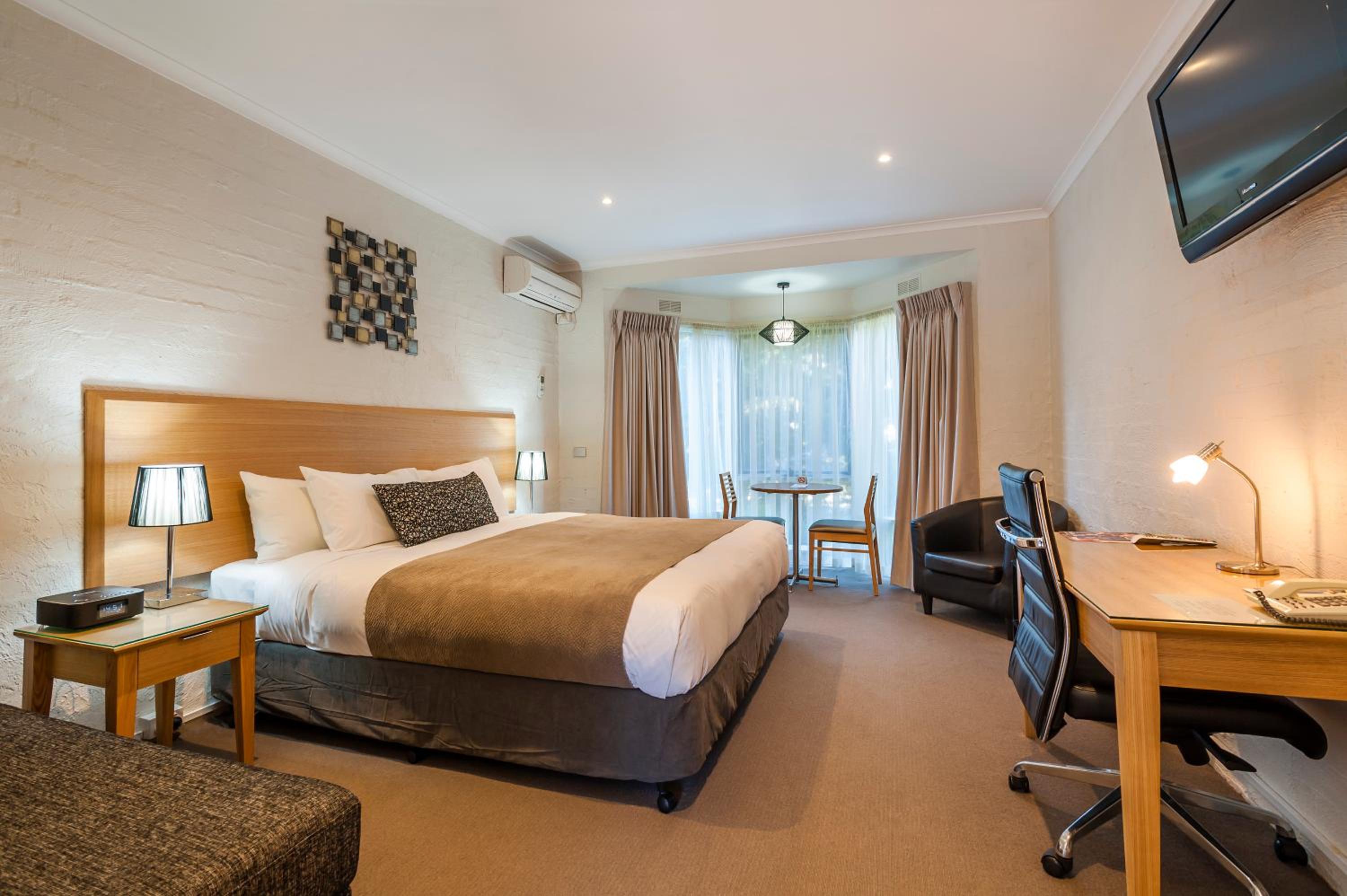 Comfort Inn Coach & Bushmans view 2