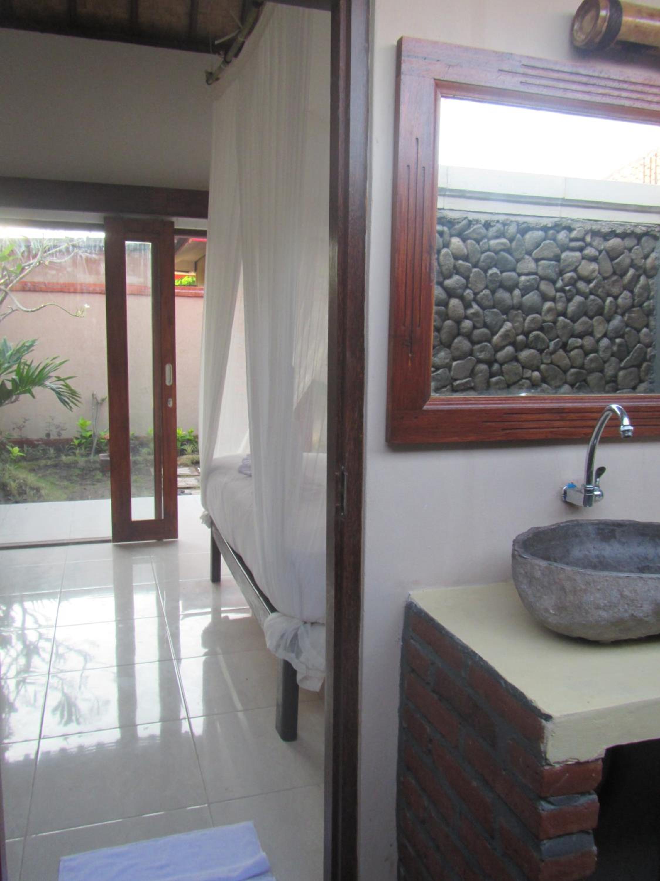 Made Taro - Menjangan Homestay, Banyuwedang - 9