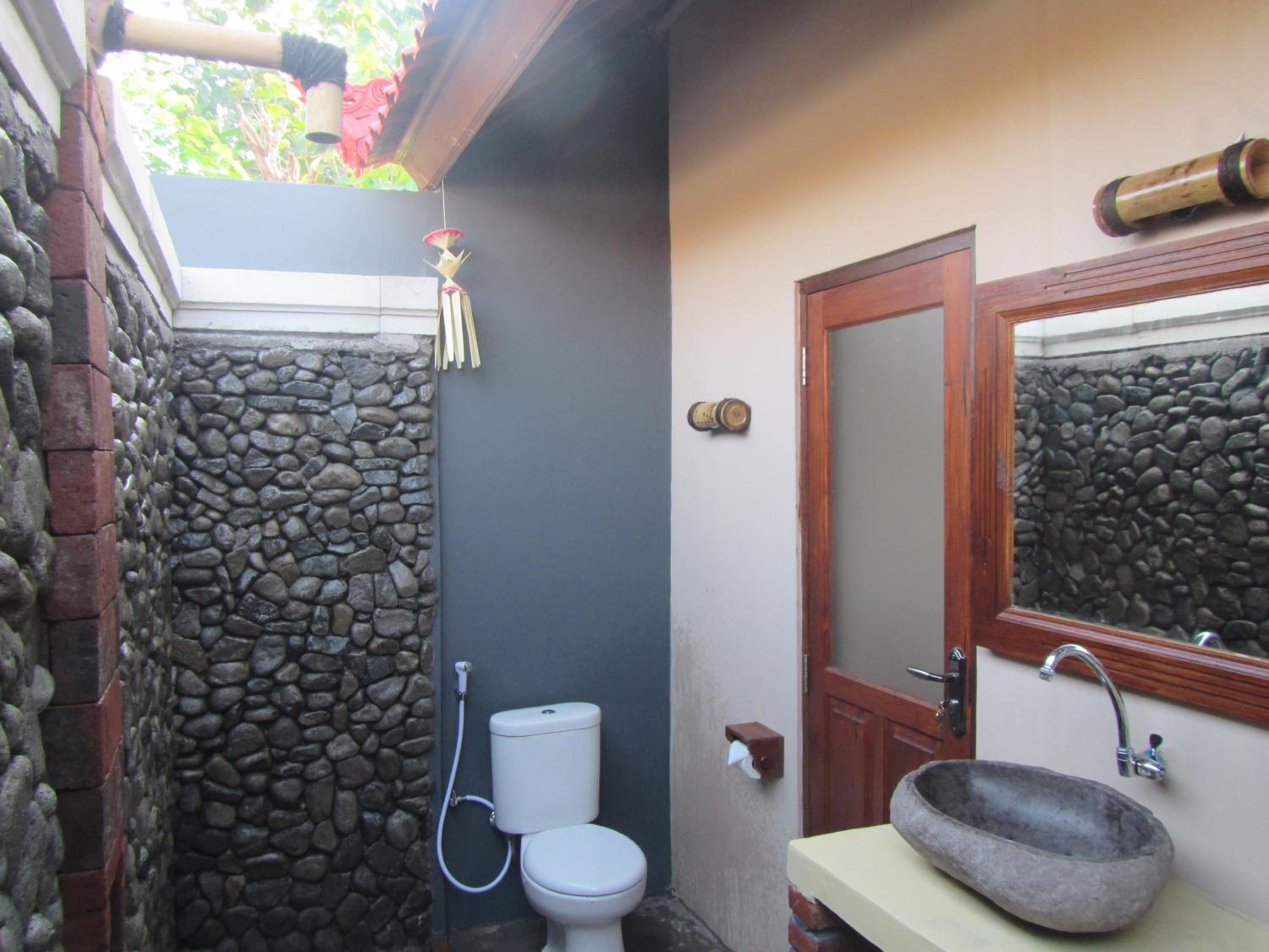 Made Taro - Menjangan Homestay, Banyuwedang - 12