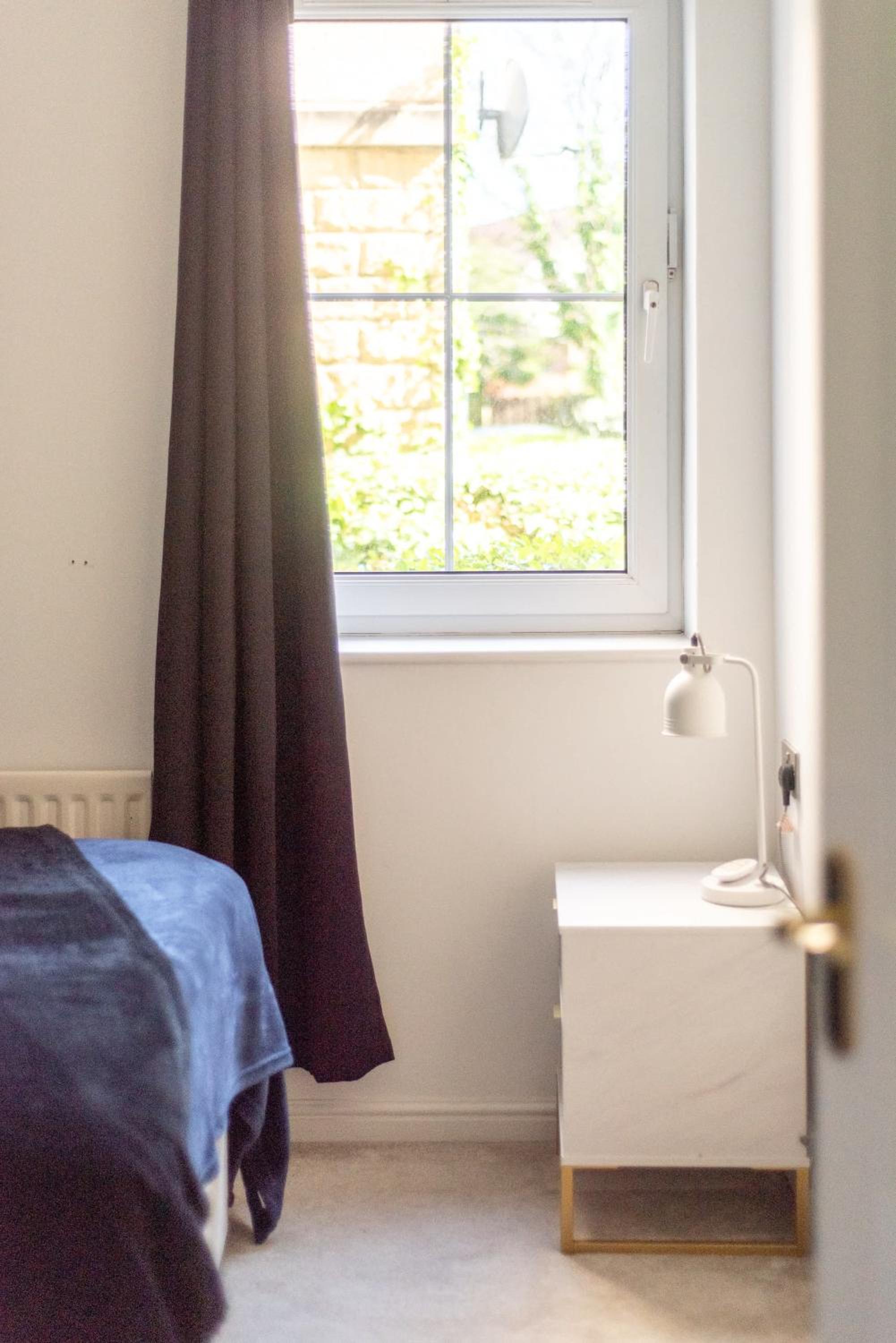 2Bed Flat in Leith-Free Parking- by Holiday Homes