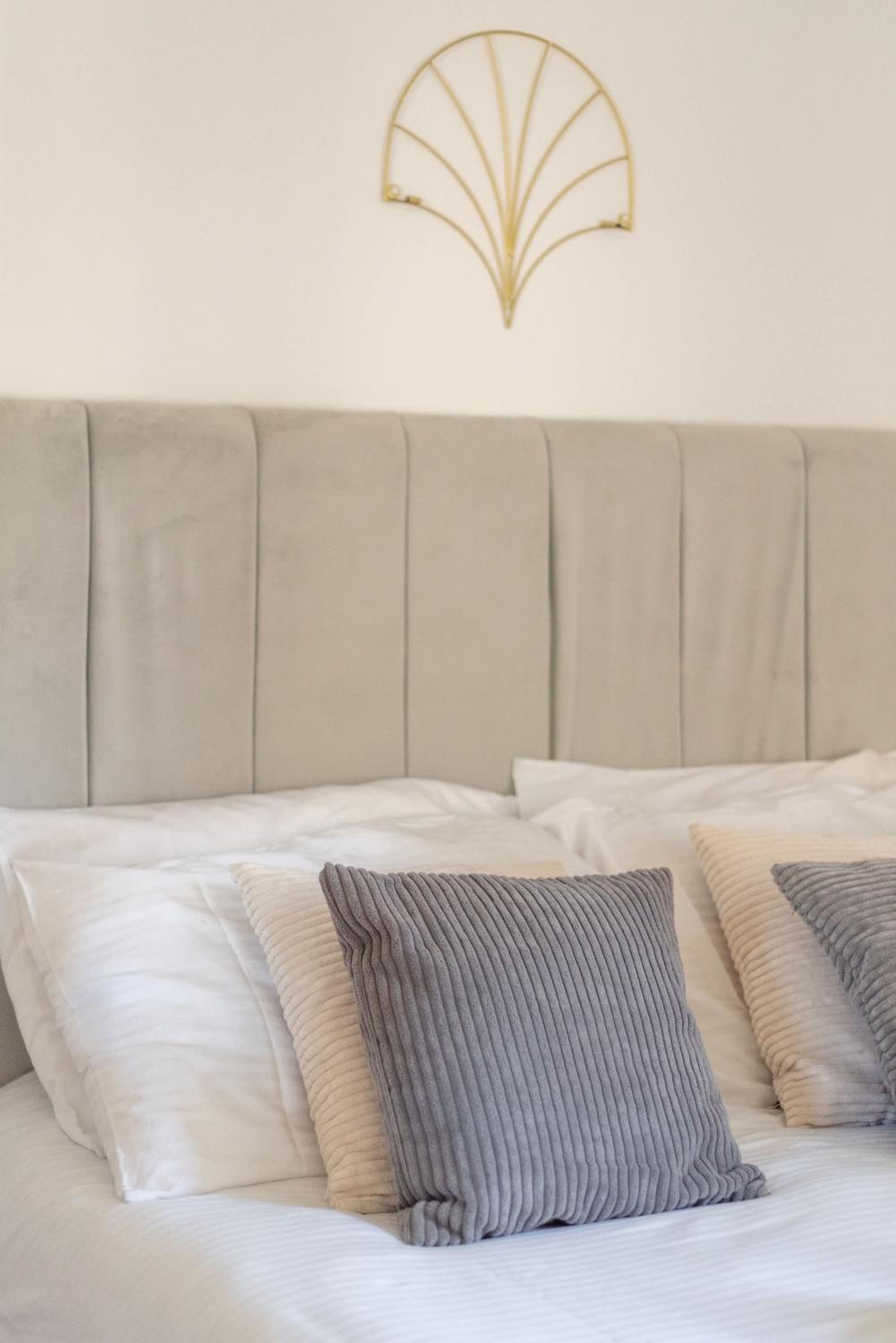 2Bed Flat in Leith-Free Parking- by Holiday Homes