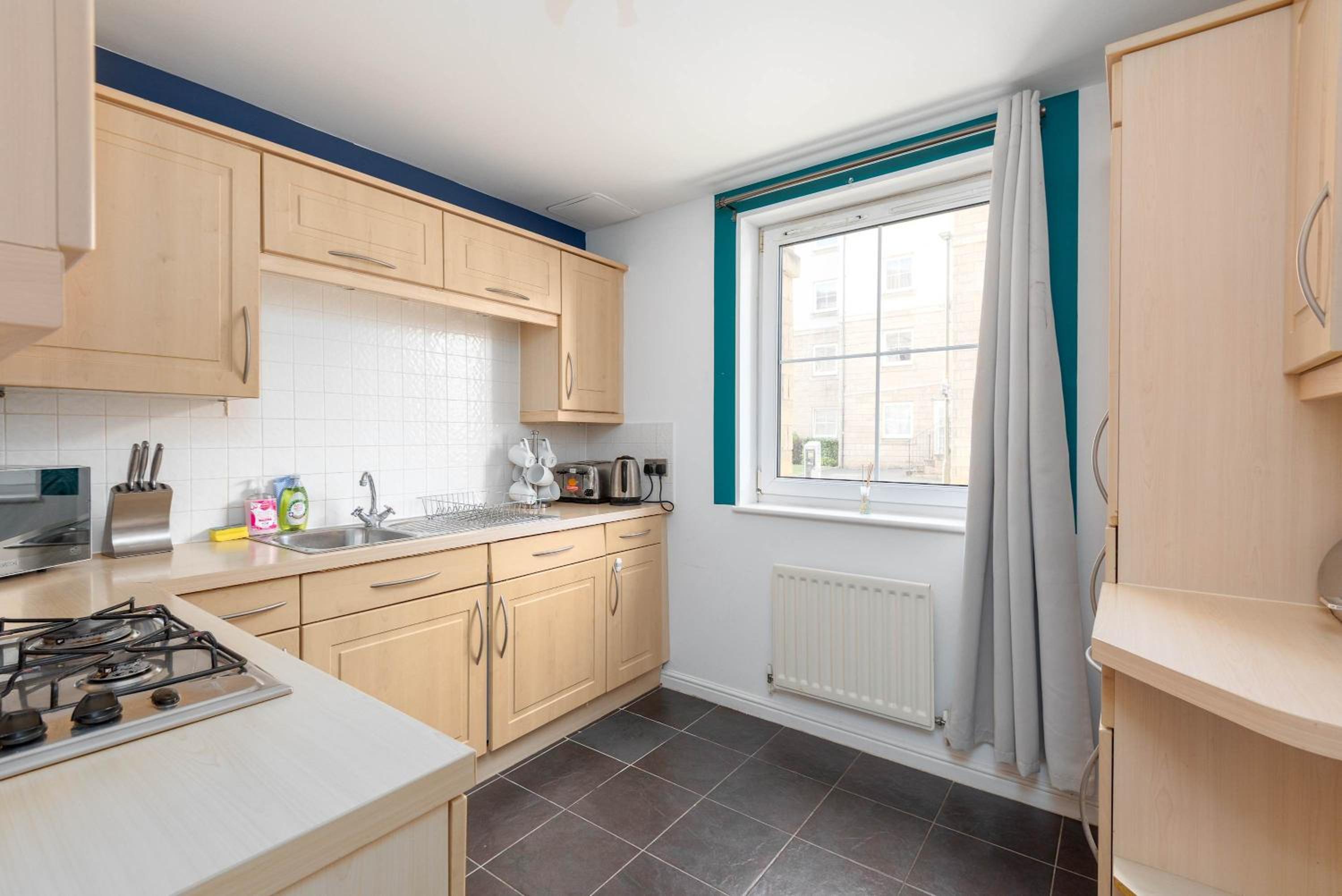 2Bed Flat in Leith-Free Parking- by Holiday Homes
