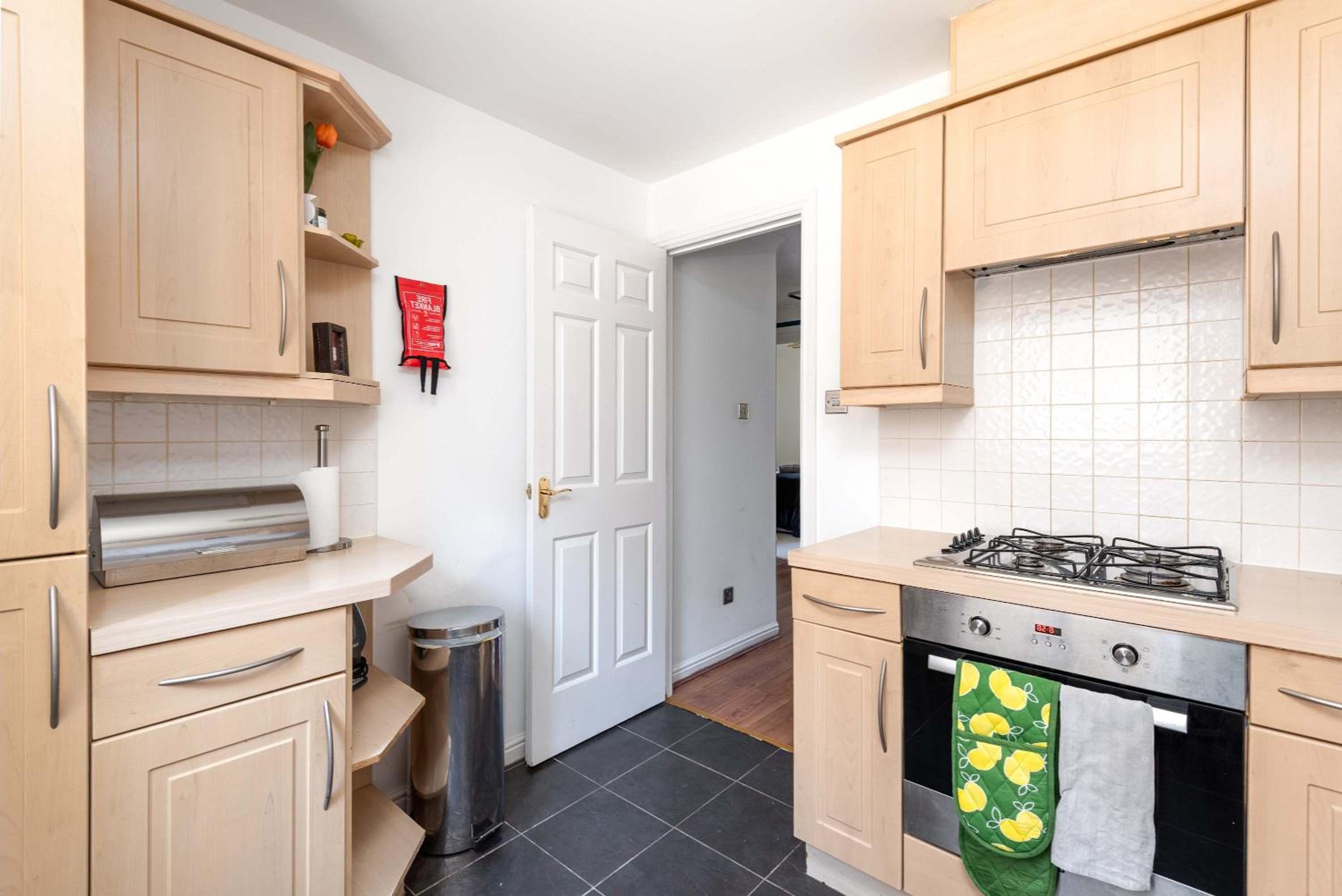 2Bed Flat in Leith-Free Parking- by Holiday Homes