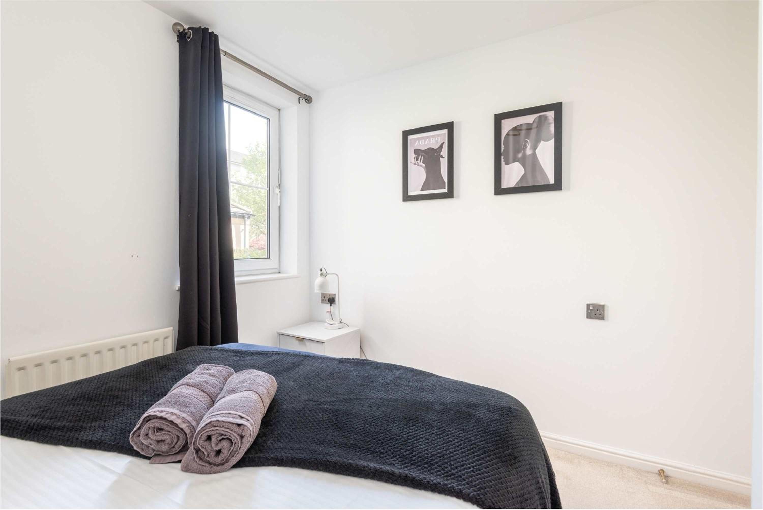 2Bed Flat in Leith-Free Parking- by Holiday Homes