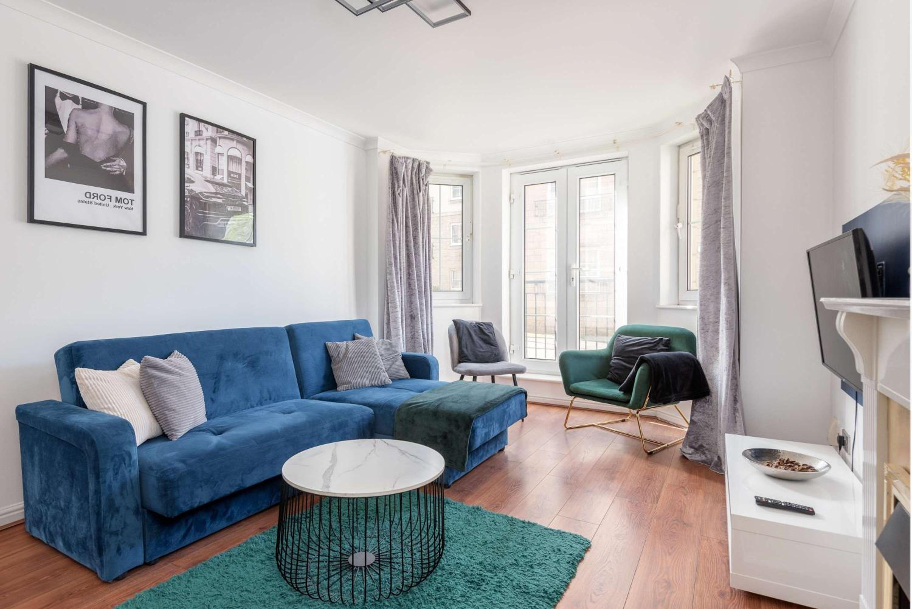2Bed Flat in Leith-Free Parking- by Holiday Homes