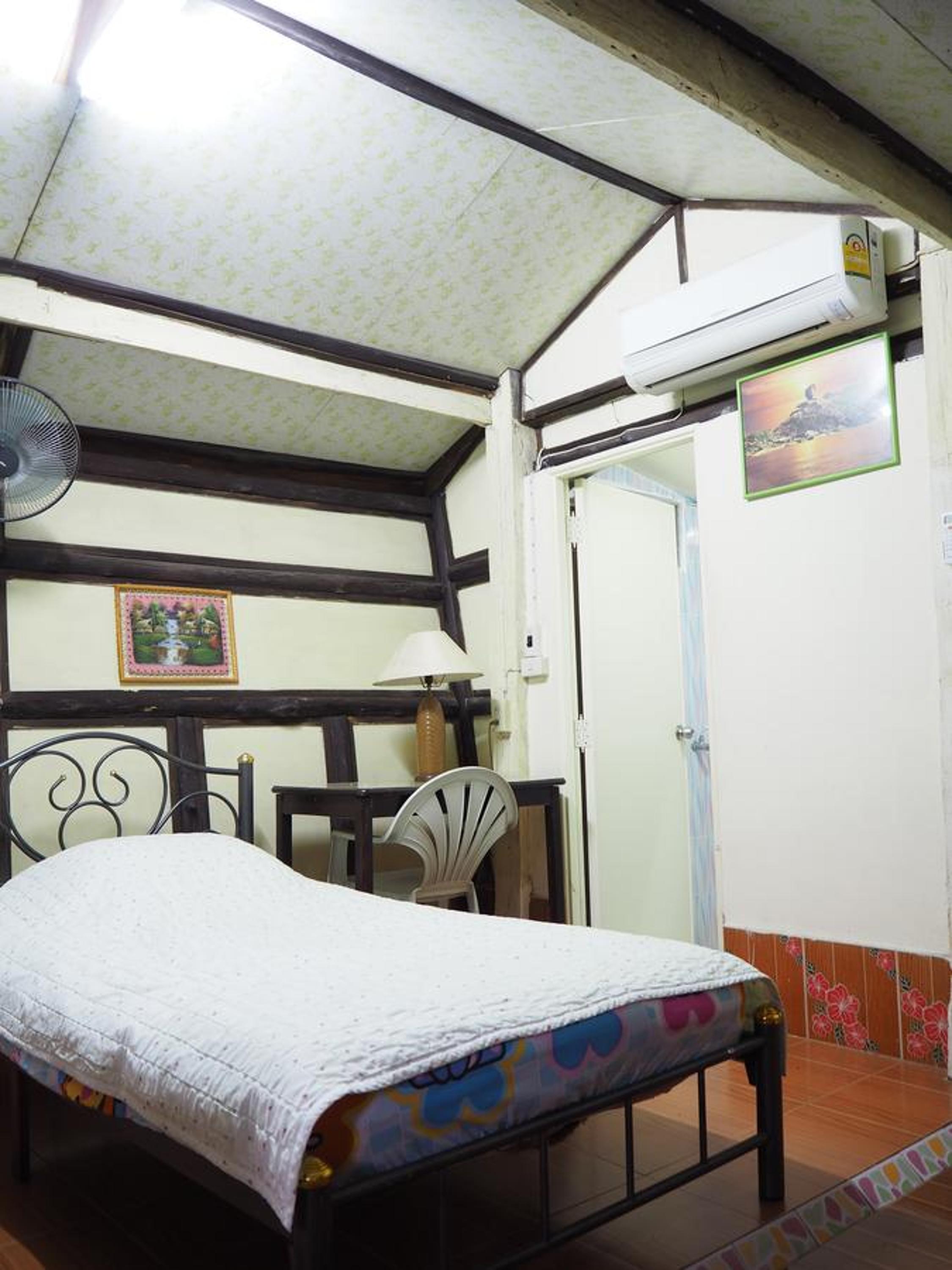 Three J Guesthouse