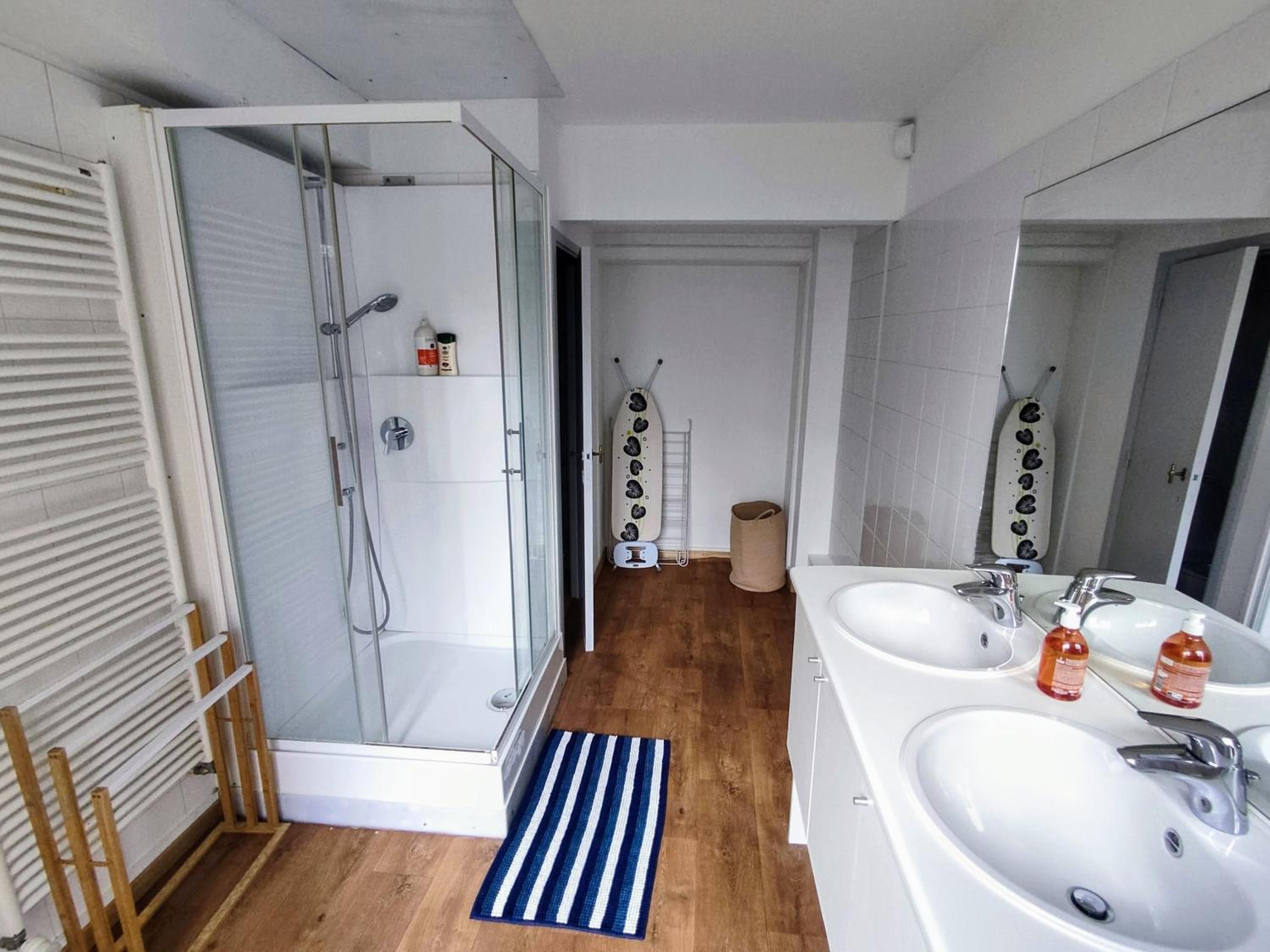 Bright 1BR with terrace near Montgomery
