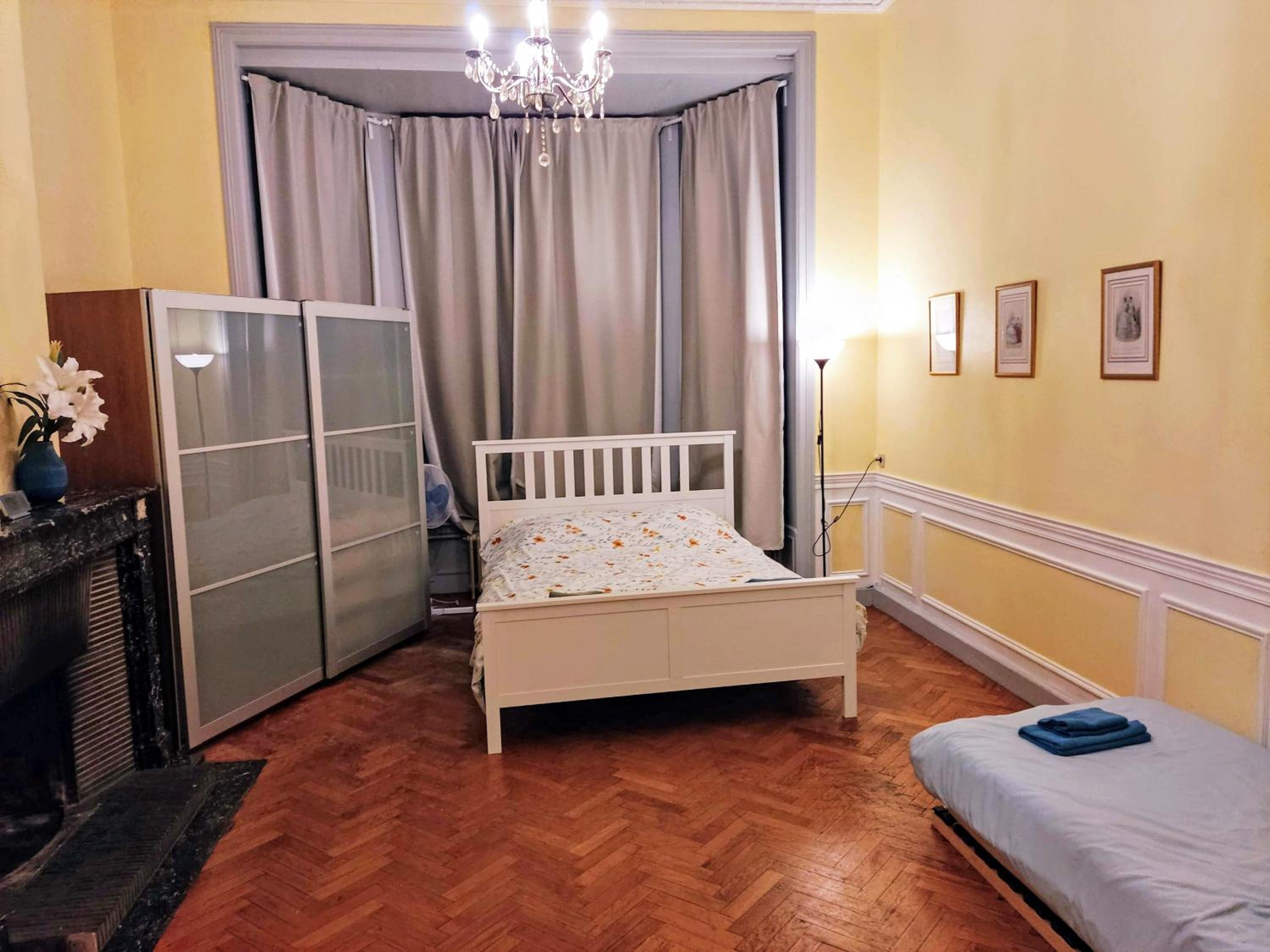 Bright 1BR with terrace near Montgomery