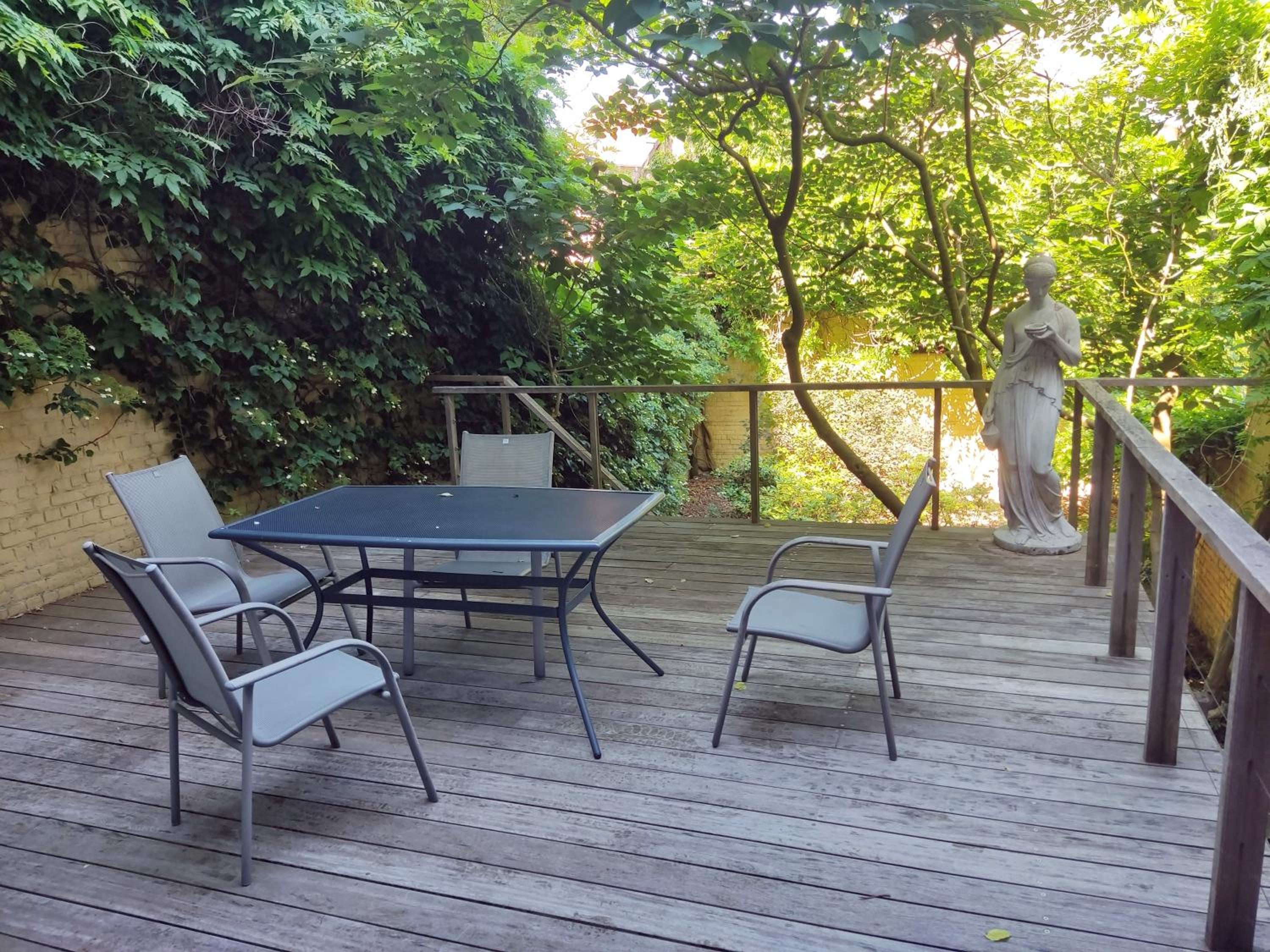Bright 1BR with terrace near Montgomery