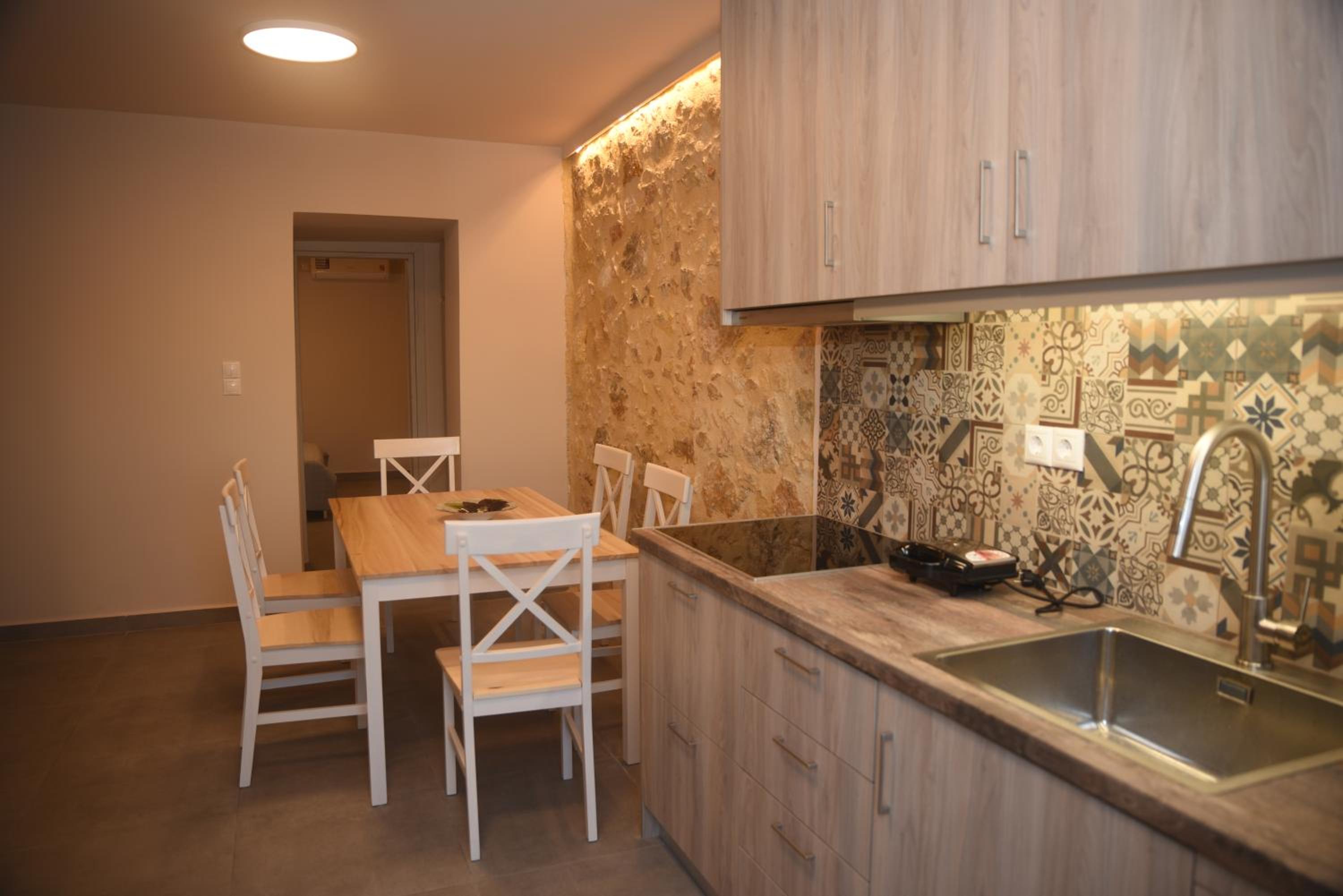 Filoxenia Private 2BR Stone House Patio & Parking