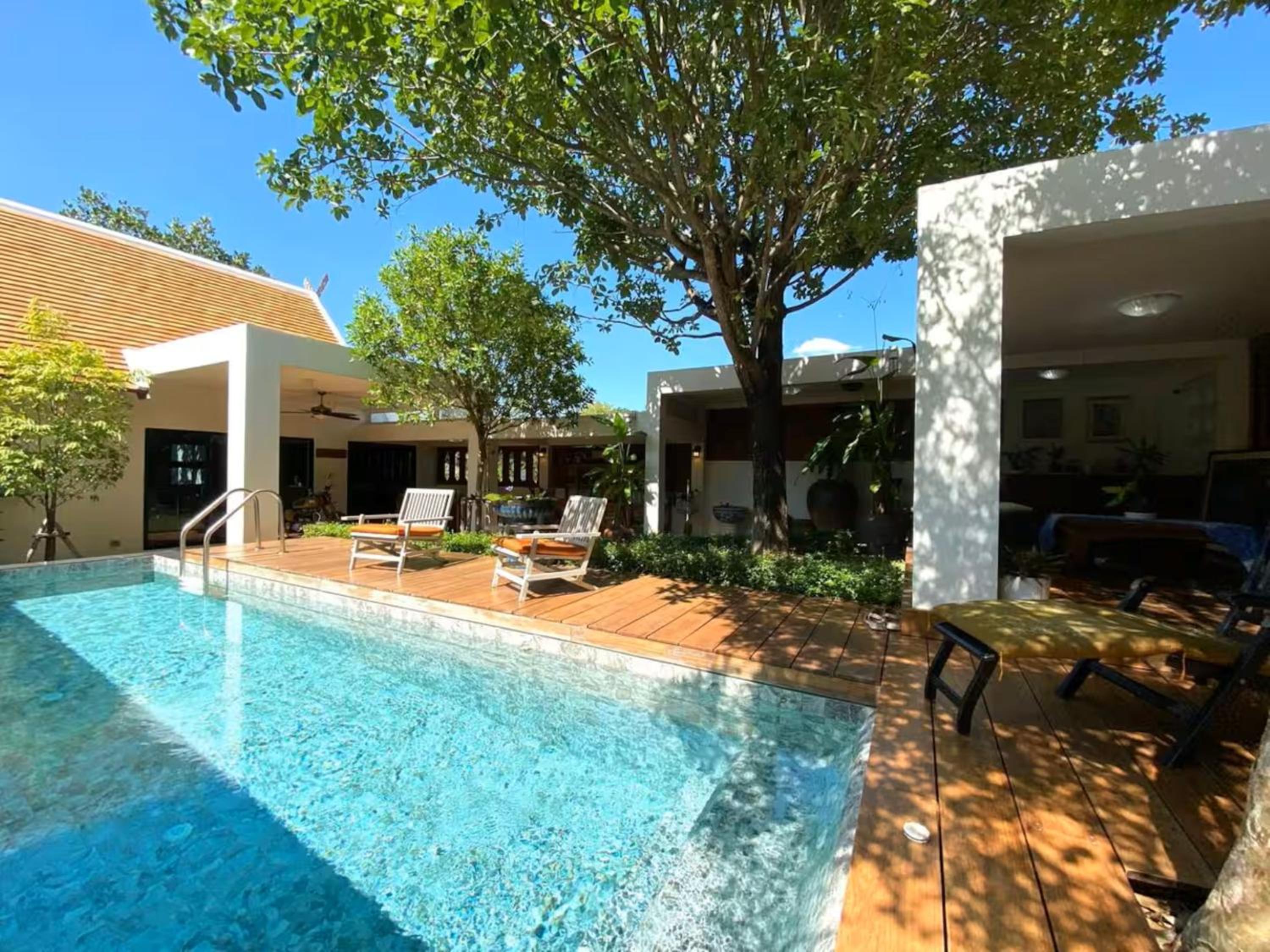 Whisper Oasis - Private Jacuzzi Pool Villa - 3BR, Sleeps 10 w Daily Housekeeping