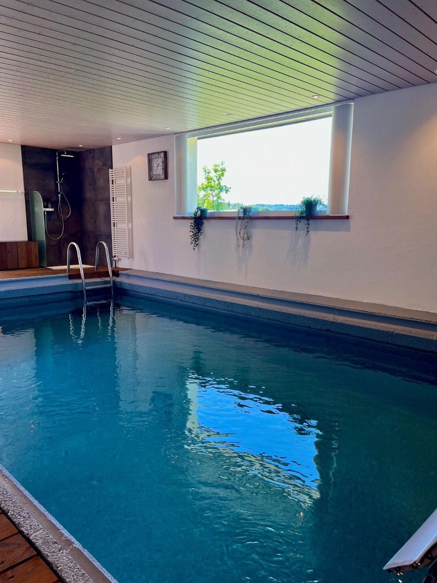 Suite4you Erlen l Privater Indoorpool ganzjährig beheizt & Sauna l 10min zum Bodensee, Parkplatz & WLAN