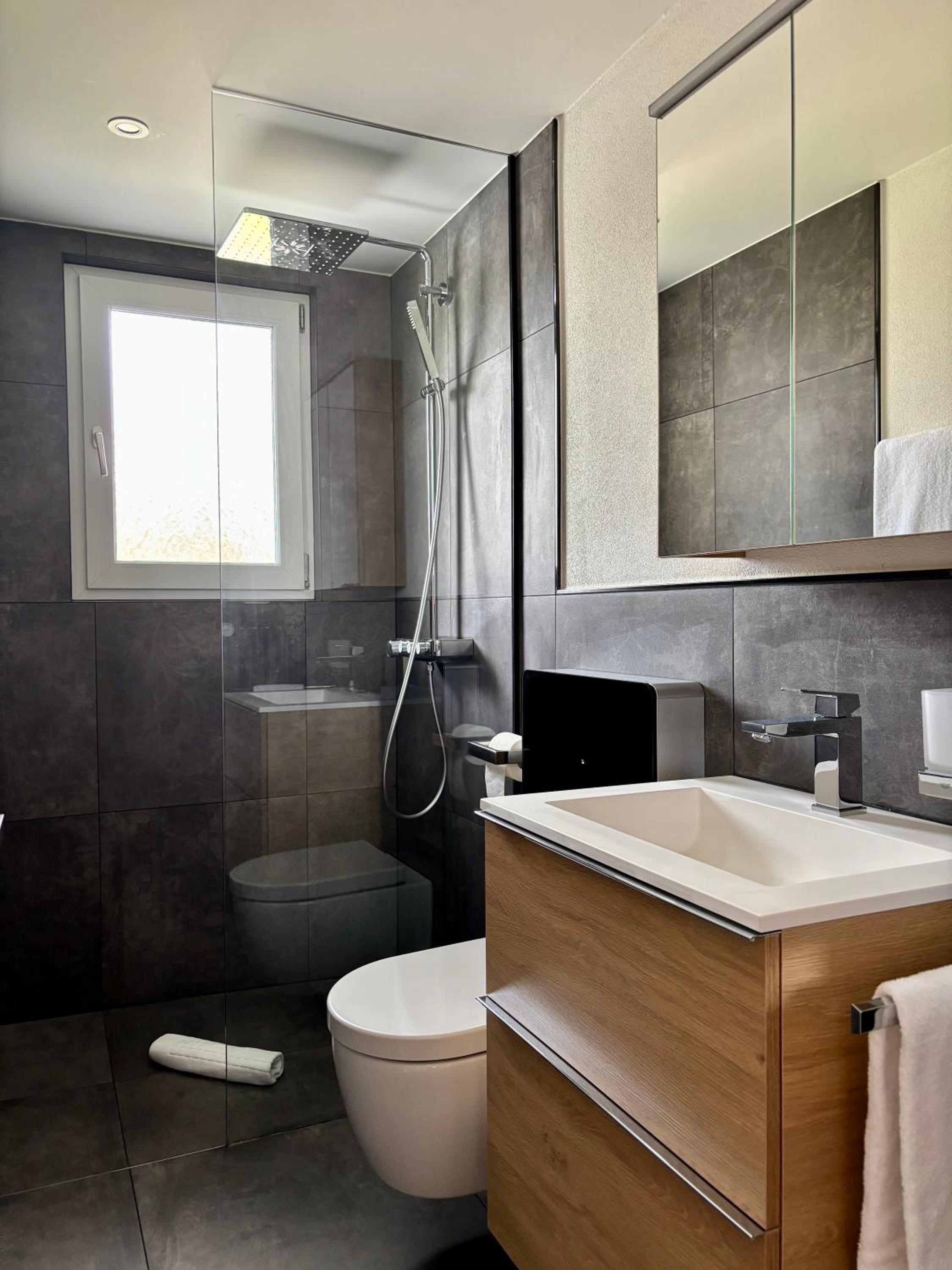 Suite4you Erlen l Privater Indoorpool ganzjährig beheizt & Sauna l 10min zum Bodensee, Parkplatz & WLAN