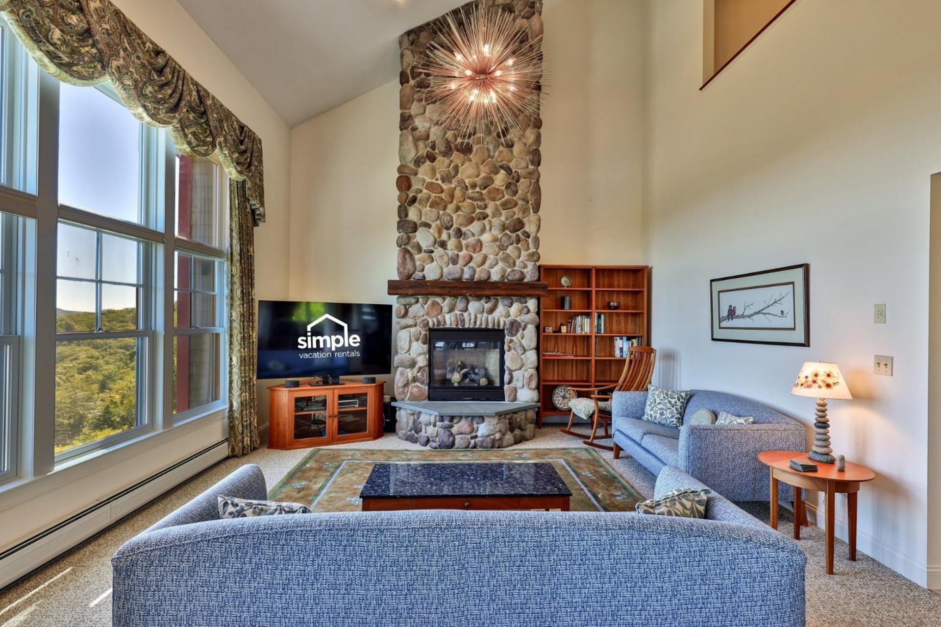 Stonefire Chalet at Topridge - 4BR Luxury Ski-In Ski-Out Retreat, Sleeps 8, Hot Tub