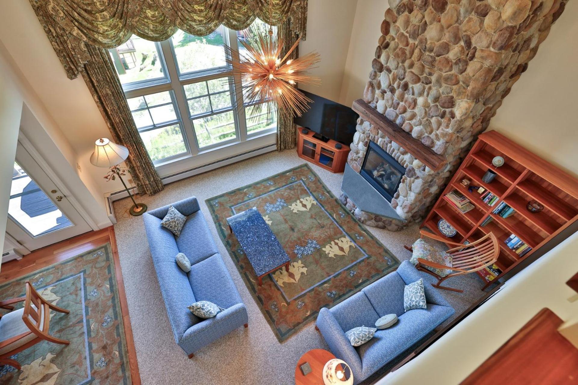 Stonefire Chalet at Topridge - 4BR Luxury Ski-In Ski-Out Retreat, Sleeps 8, Hot Tub