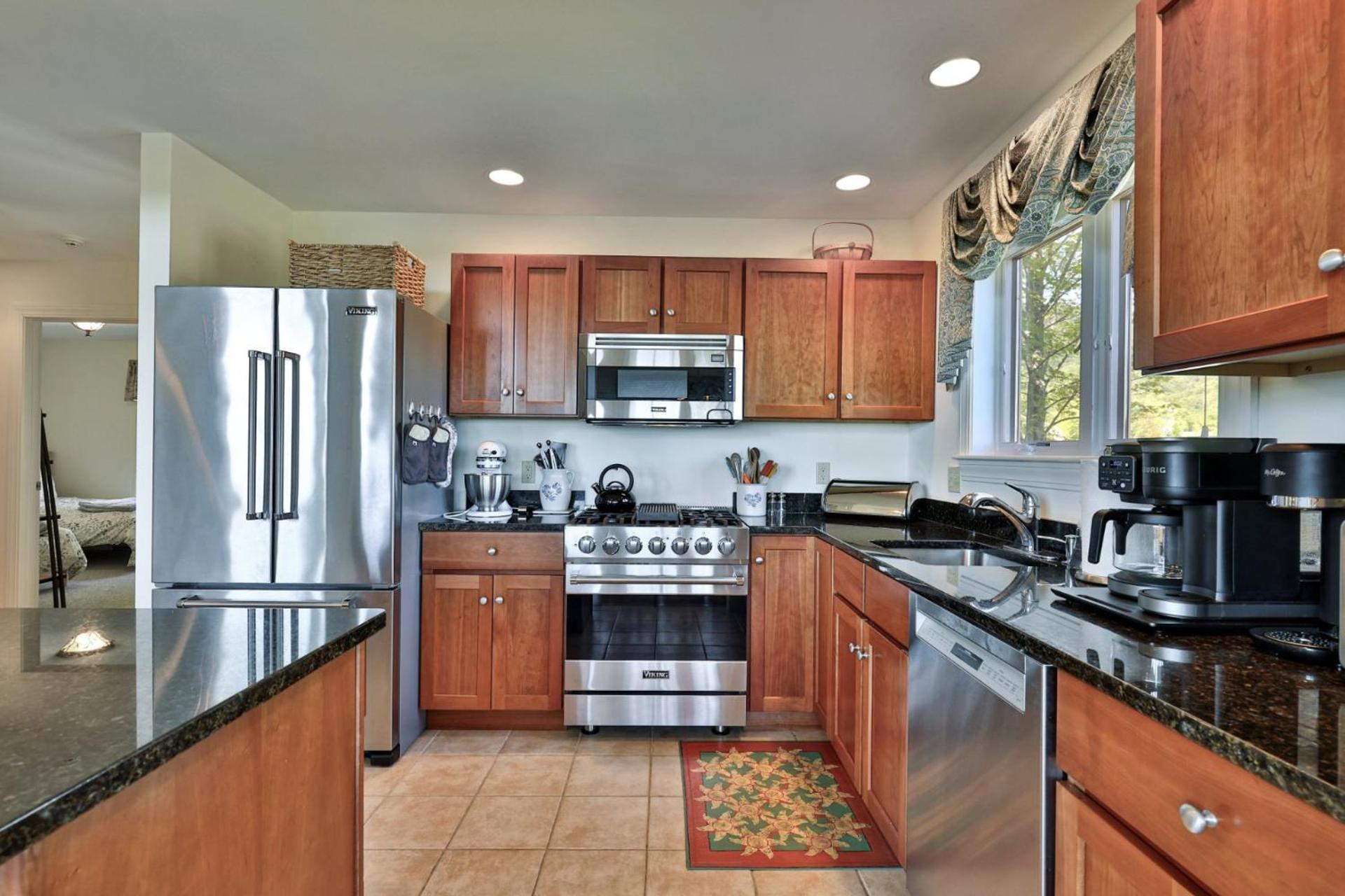 Stonefire Chalet at Topridge - 4BR Luxury Ski-In Ski-Out Retreat, Sleeps 8, Hot Tub