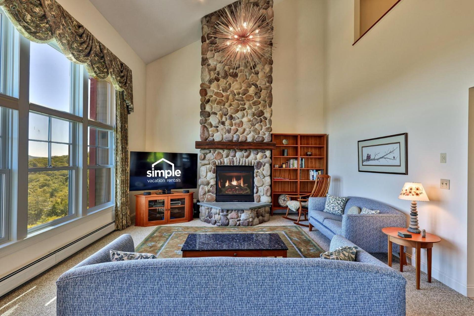 Stonefire Chalet at Topridge - 4BR Luxury Ski-In Ski-Out Retreat, Sleeps 8, Hot Tub
