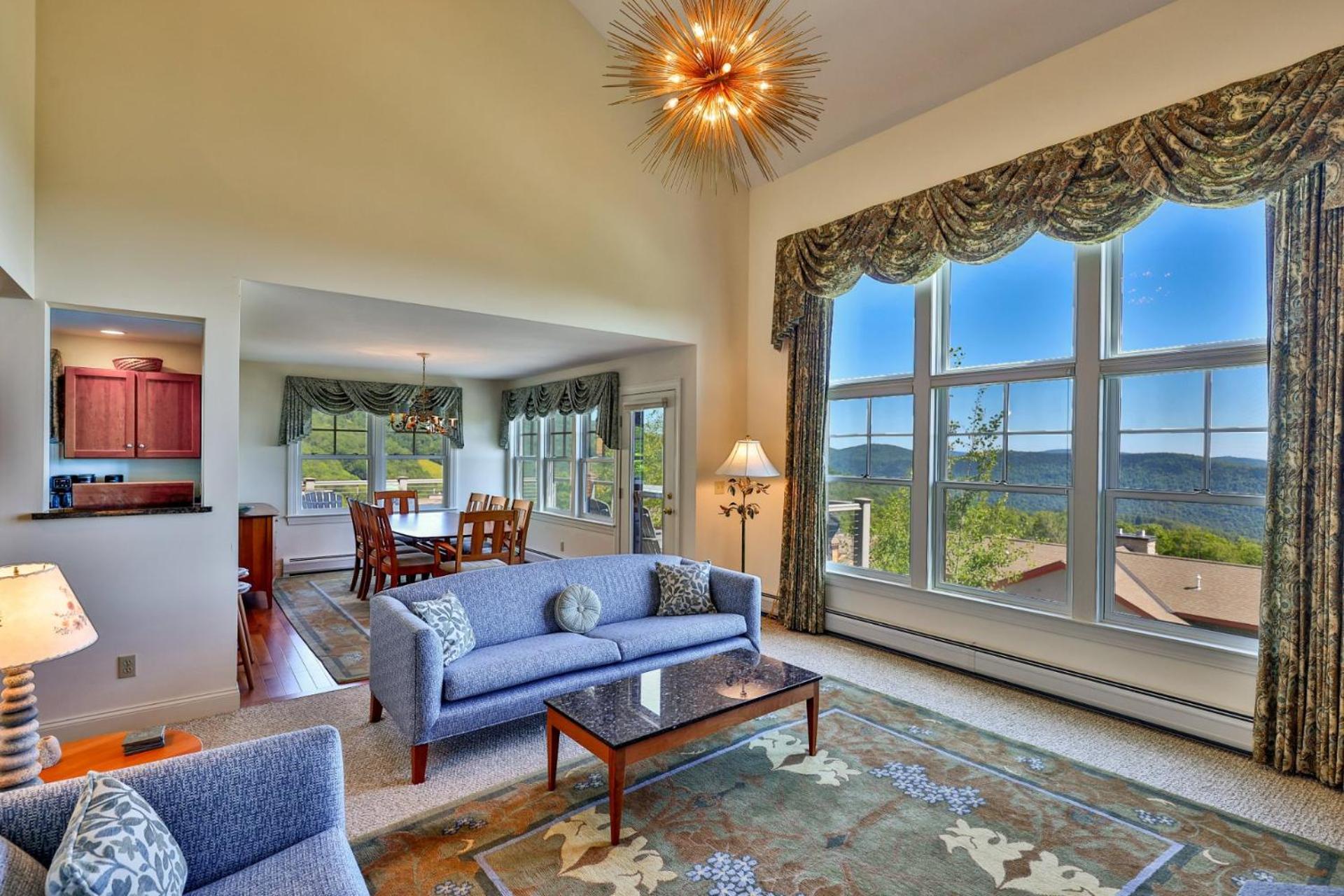 Stonefire Chalet at Topridge - 4BR Luxury Ski-In Ski-Out Retreat, Sleeps 8, Hot Tub