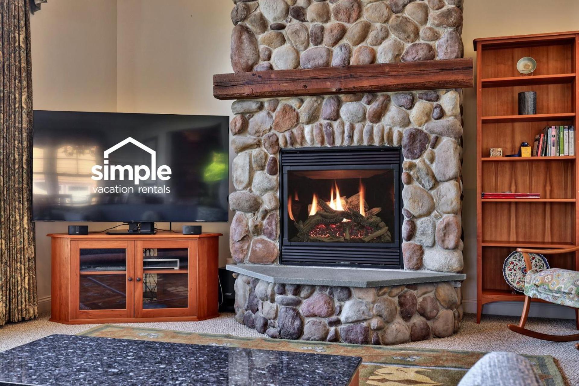 Stonefire Chalet at Topridge - 4BR Luxury Ski-In Ski-Out Retreat, Sleeps 8, Hot Tub