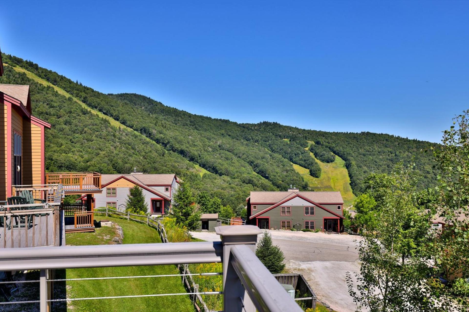 Stonefire Chalet at Topridge - 4BR Luxury Ski-In Ski-Out Retreat, Sleeps 8, Hot Tub