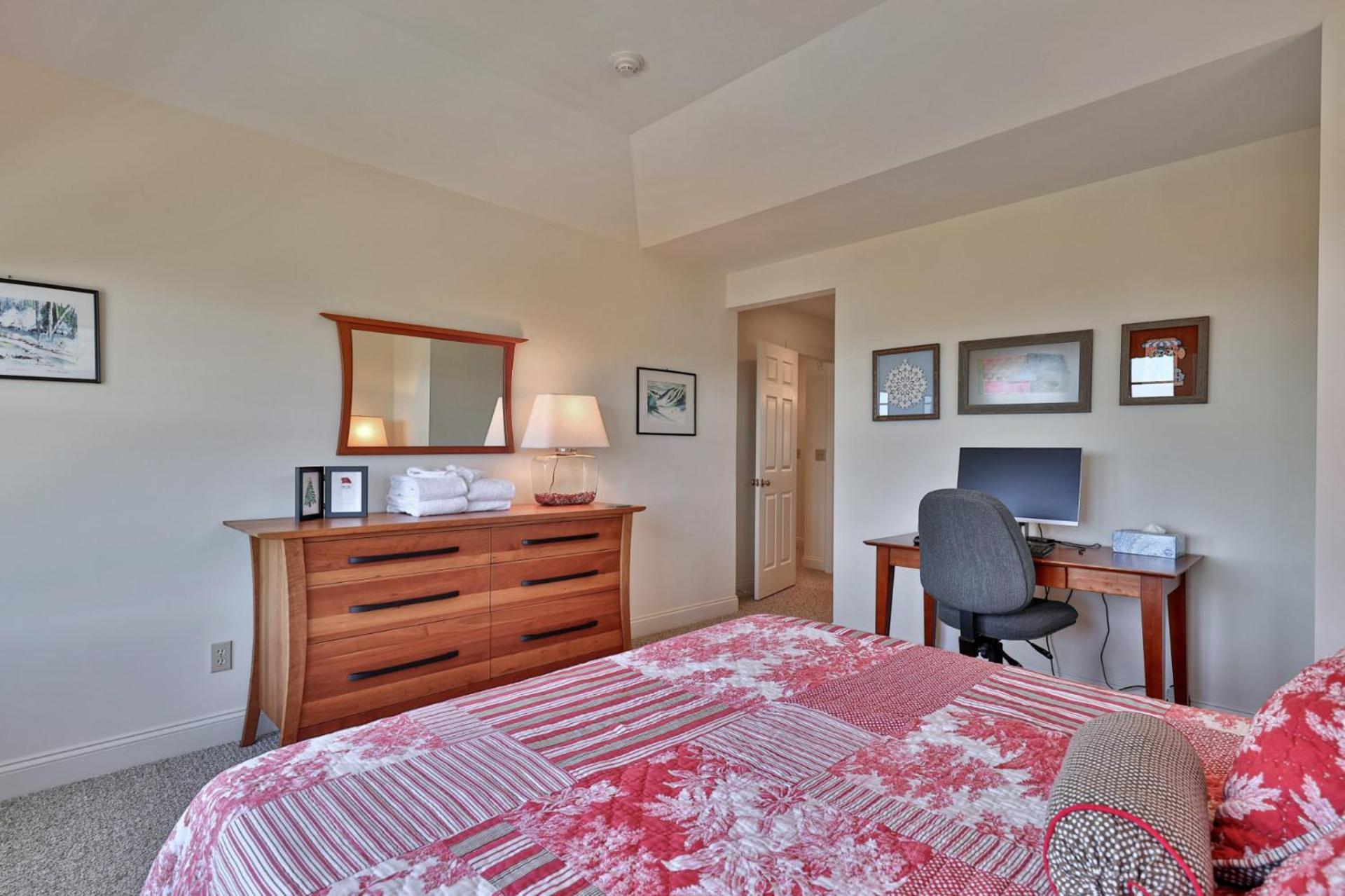 Stonefire Chalet at Topridge - 4BR Luxury Ski-In Ski-Out Retreat, Sleeps 8, Hot Tub