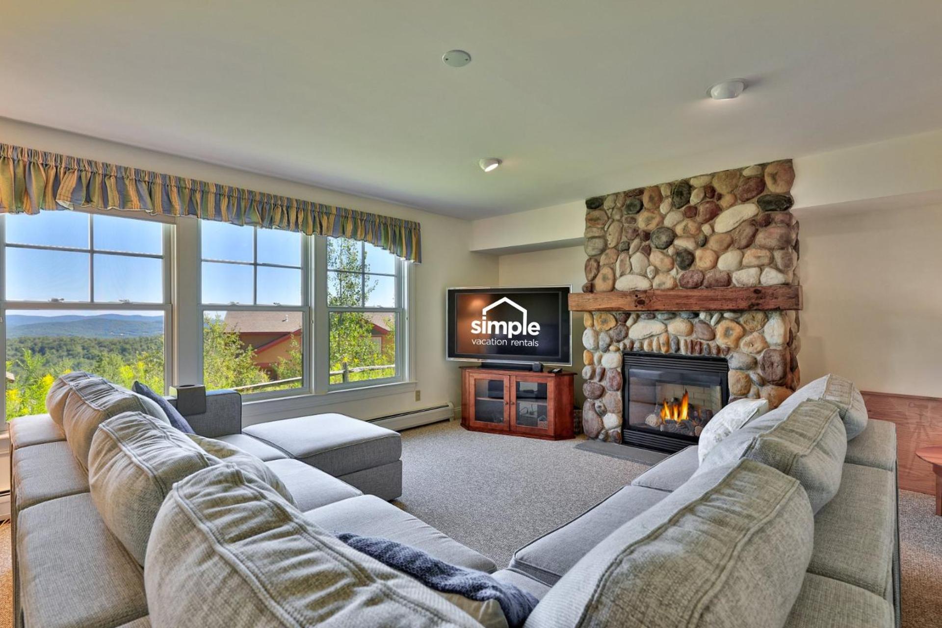 Stonefire Chalet at Topridge - 4BR Luxury Ski-In Ski-Out Retreat, Sleeps 8, Hot Tub
