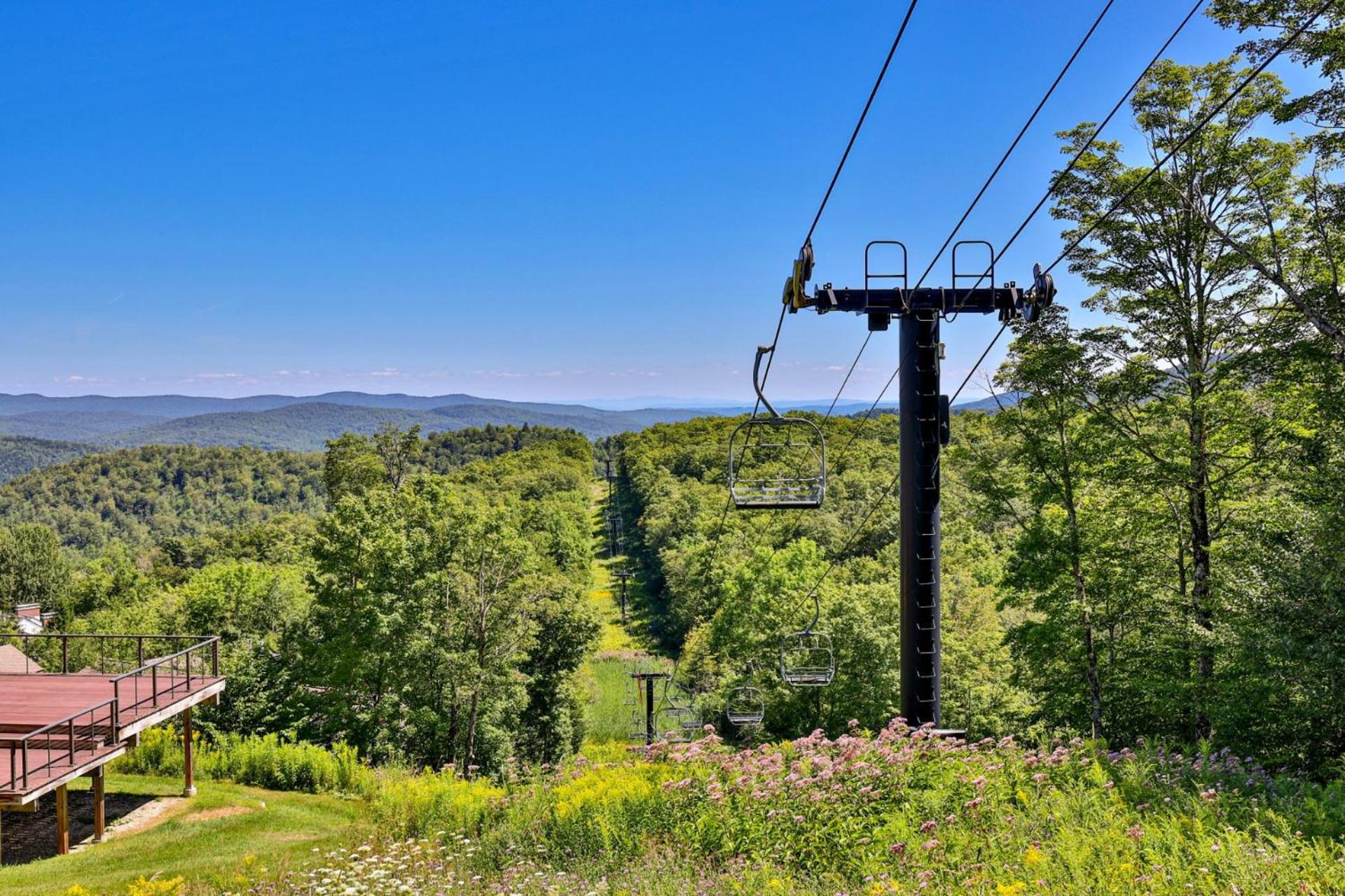 Stonefire Chalet at Topridge - 4BR Luxury Ski-In Ski-Out Retreat, Sleeps 8, Hot Tub