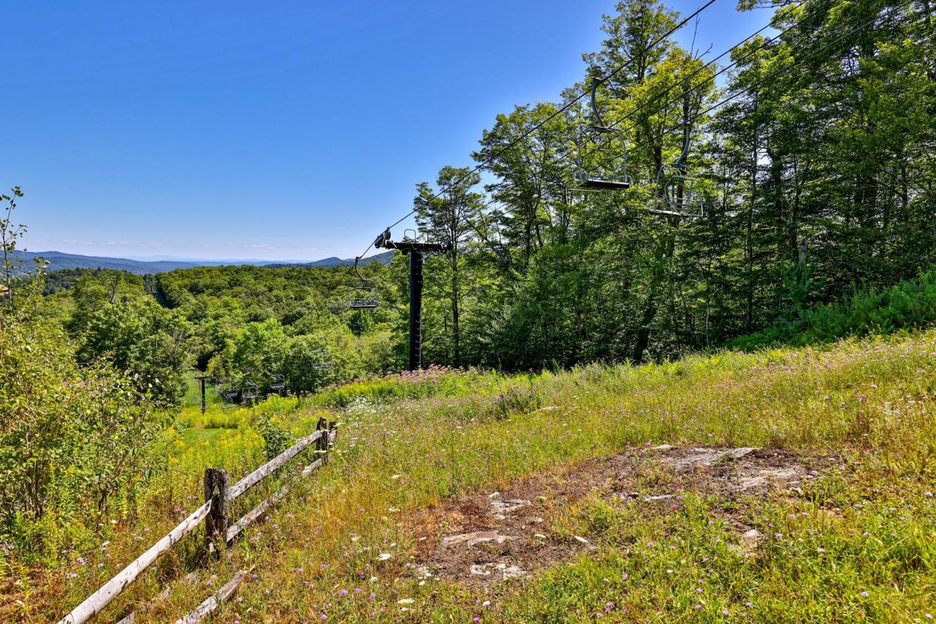 Stonefire Chalet at Topridge - 4BR Luxury Ski-In Ski-Out Retreat, Sleeps 8, Hot Tub