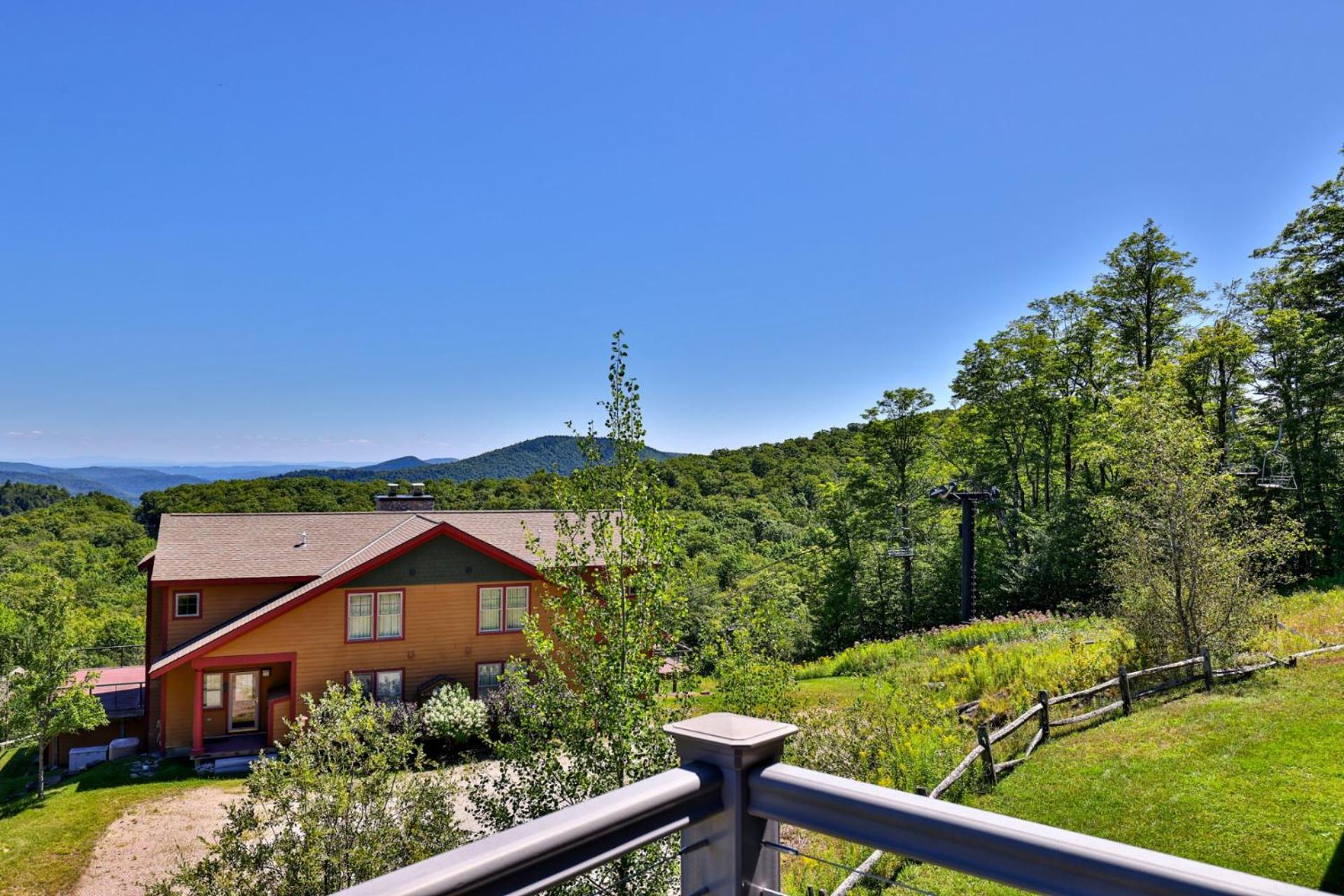 Stonefire Chalet at Topridge - 4BR Luxury Ski-In Ski-Out Retreat, Sleeps 8, Hot Tub