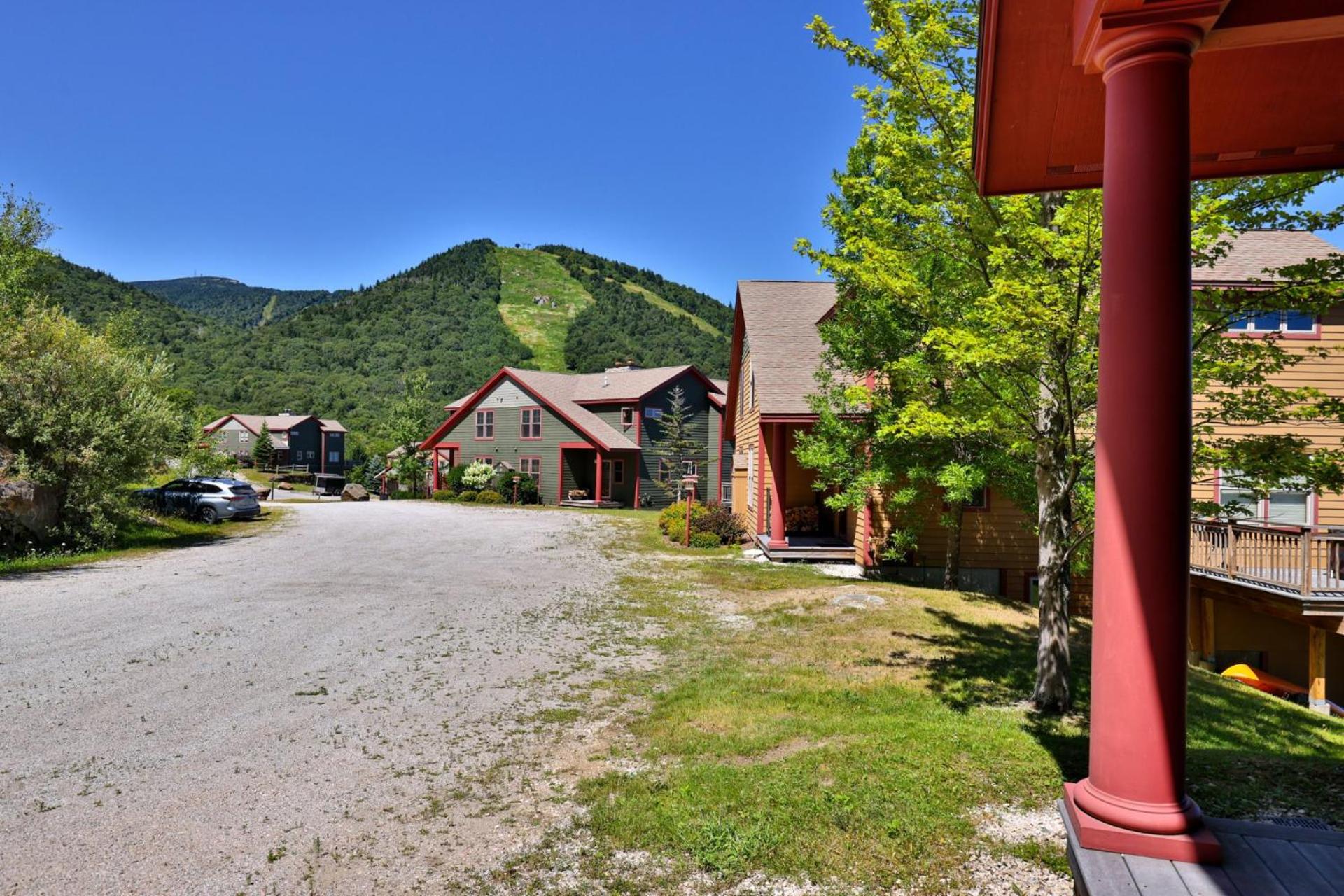 Stonefire Chalet at Topridge - 4BR Luxury Ski-In Ski-Out Retreat, Sleeps 8, Hot Tub