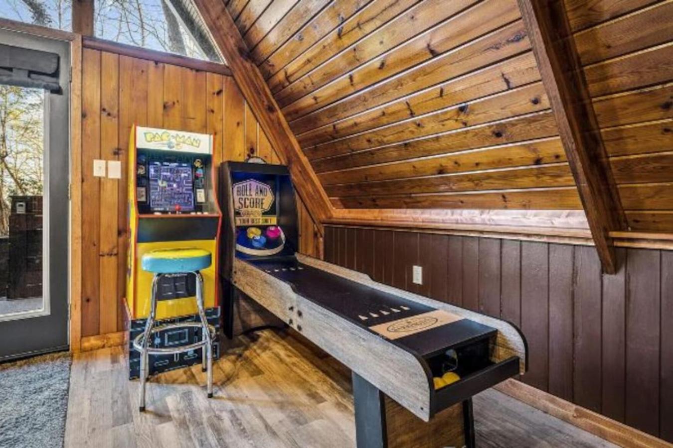 Smoky Hearth Retreat Pool Hot Tub Games MORE