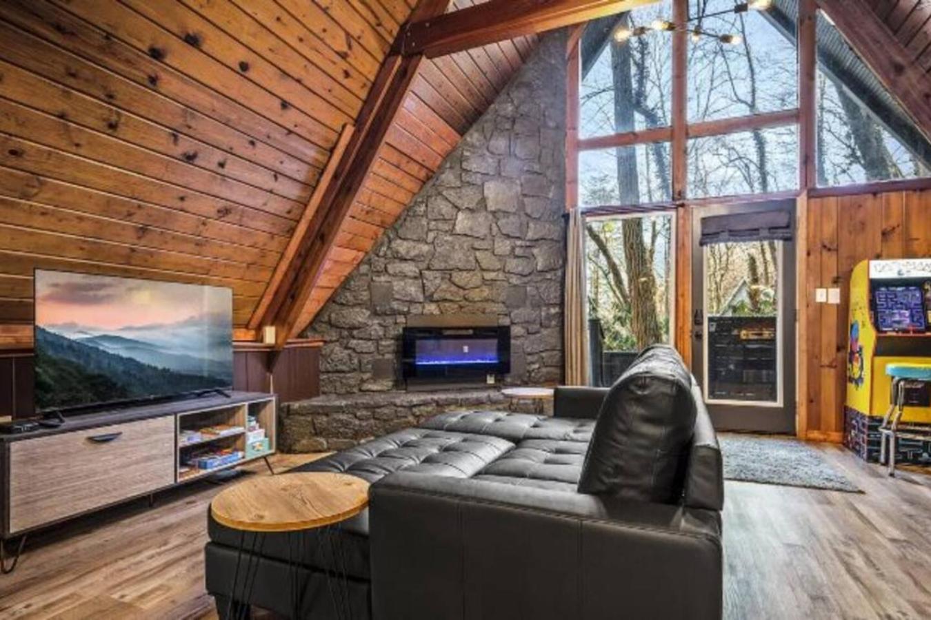 Smoky Hearth Retreat Pool Hot Tub Games MORE
