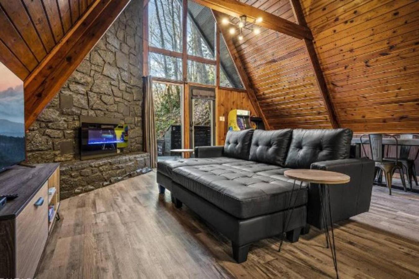 Smoky Hearth Retreat Pool Hot Tub Games MORE