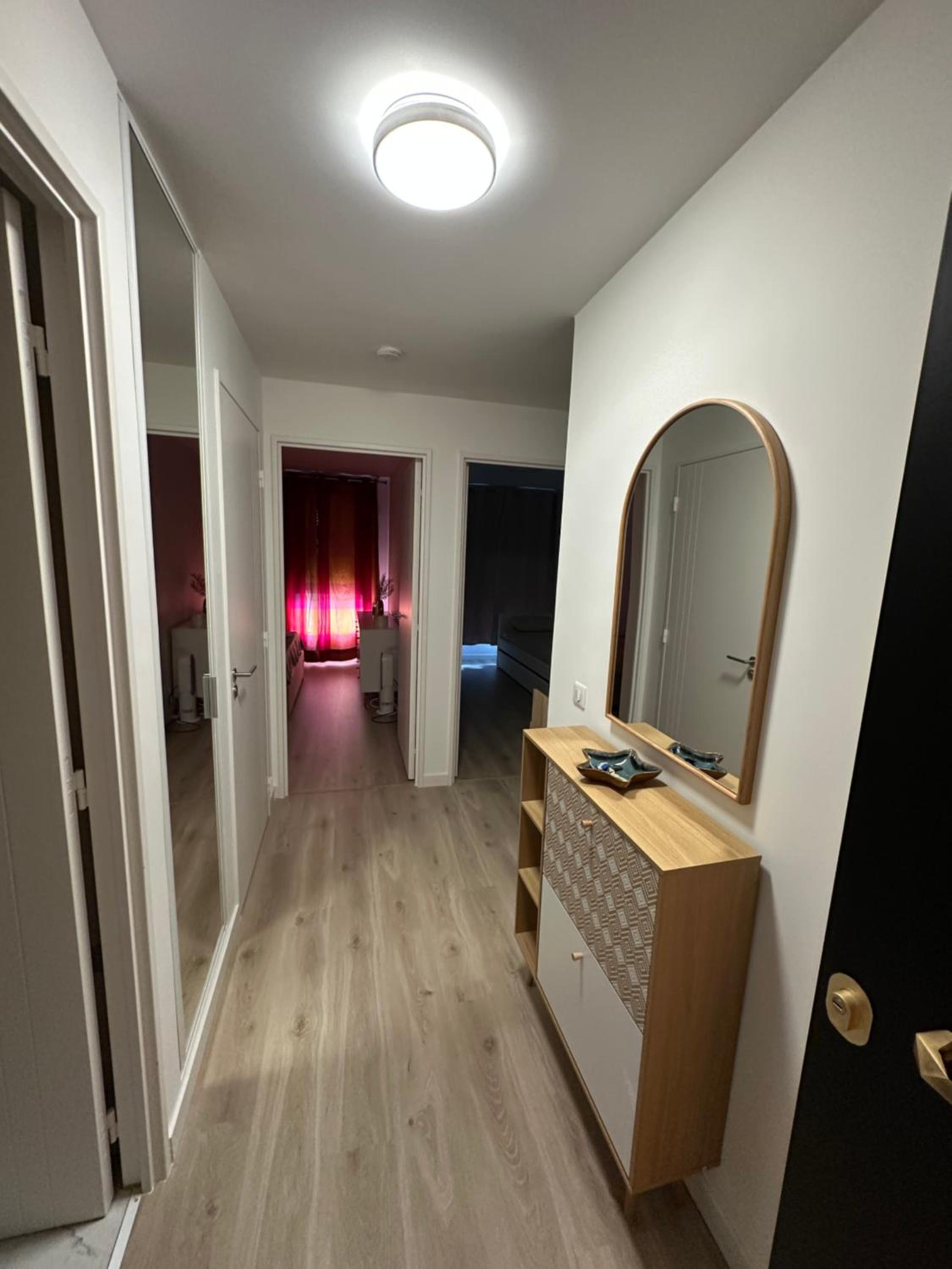 Confort et Style garantis, Près Paris, Seine & RER A, Parking Privé Gratuit