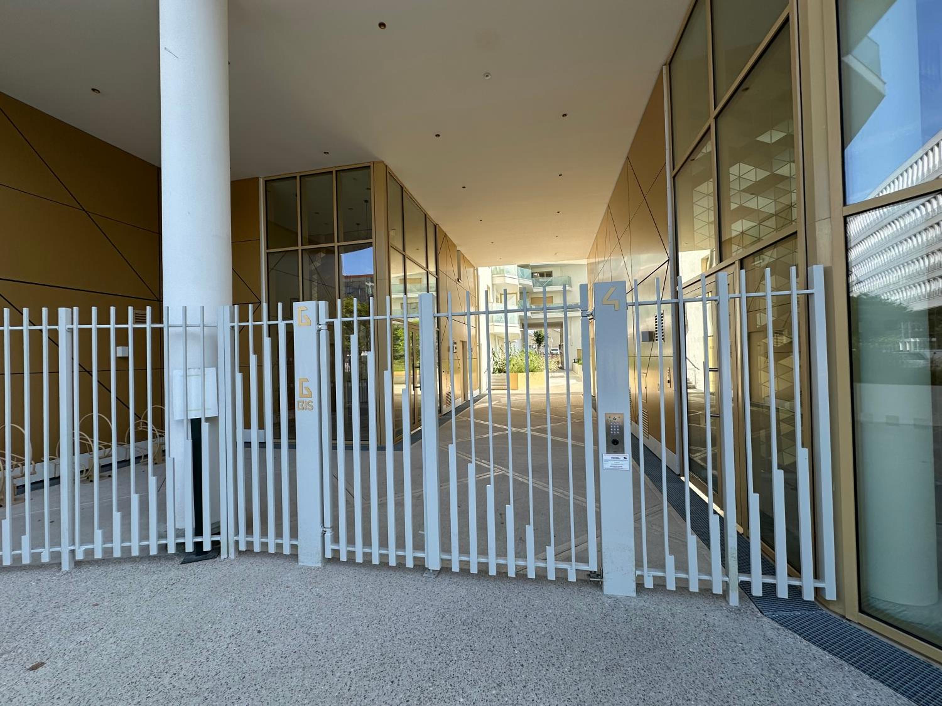 Confort et Style garantis, Près Paris, Seine & RER A, Parking Privé Gratuit