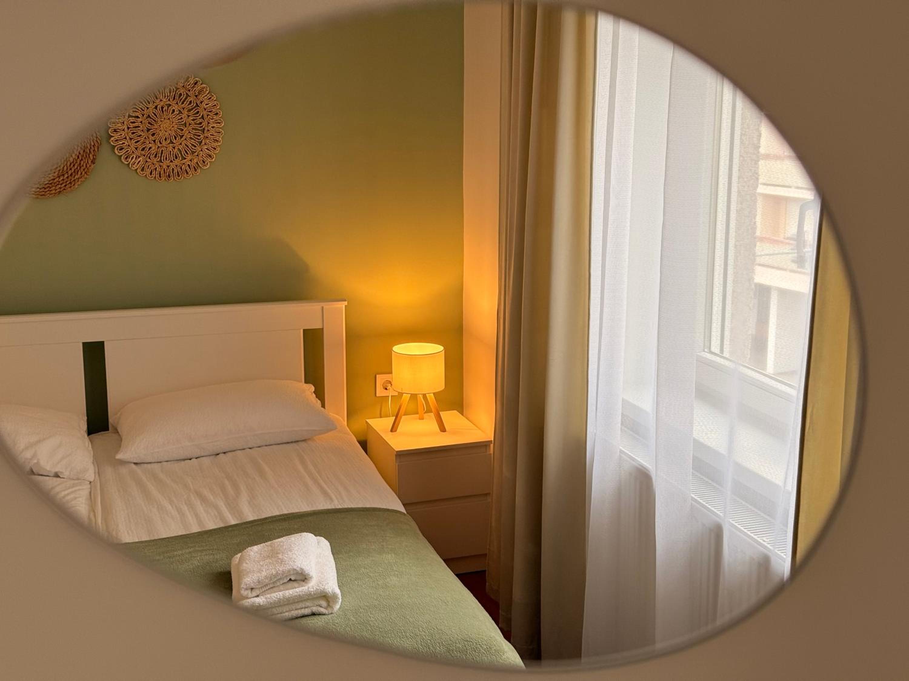 City Center & Free Parking - Rest & Nest Boho Deluxe Apartment